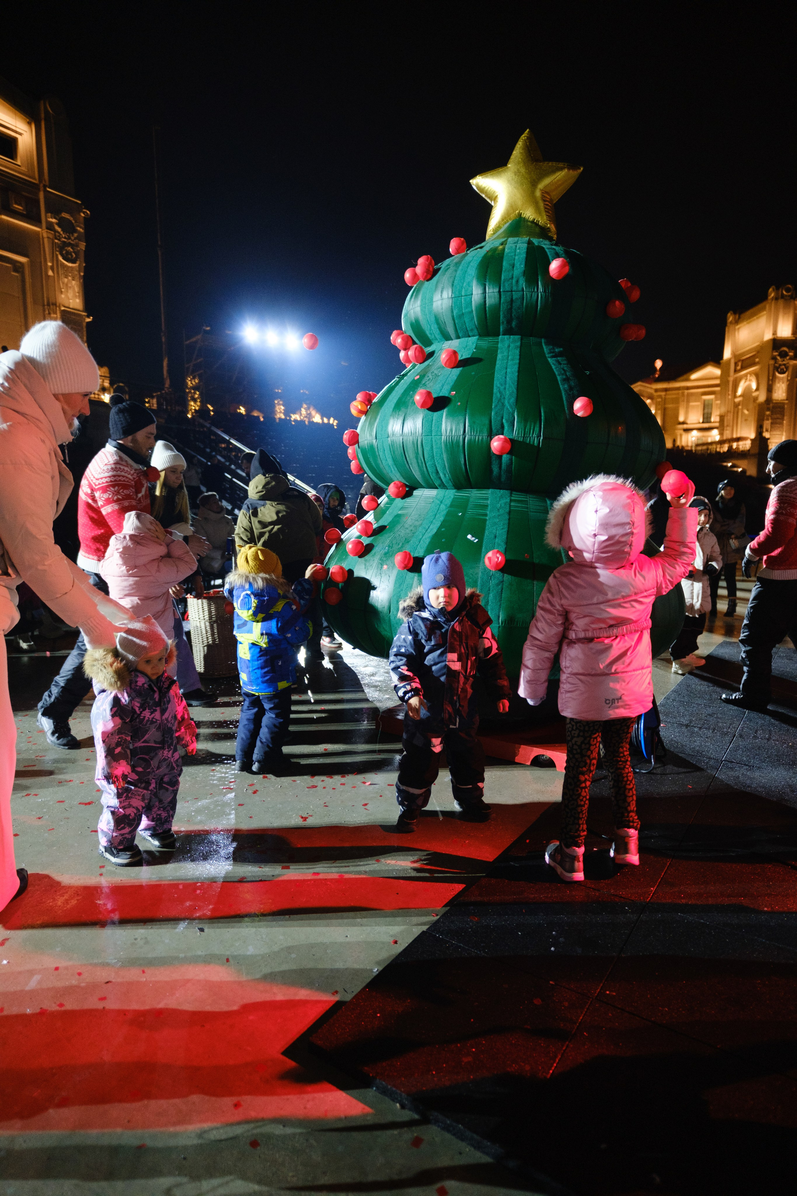 Новогодний репортаж из парка «Новый Херсонес» | Фотограф Илья Желдак. Профессиональная фотосъемка в Крыму. Натуральные эмоции и живые кадры. Забронируйте дату прямо сейчас!