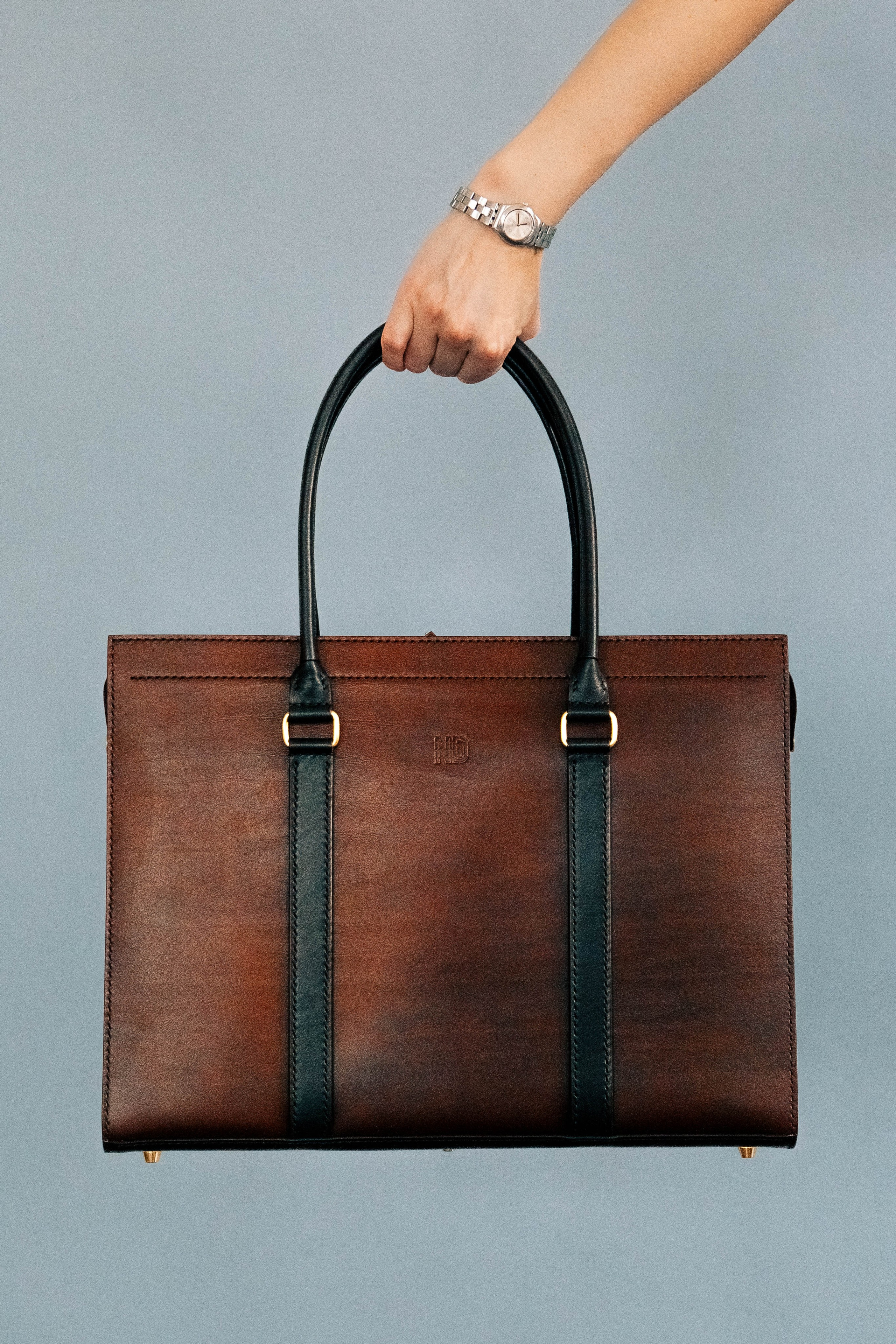 Анна Гречаная и изделие Дана Настаса 💼. Фотограф Ольга Крукле