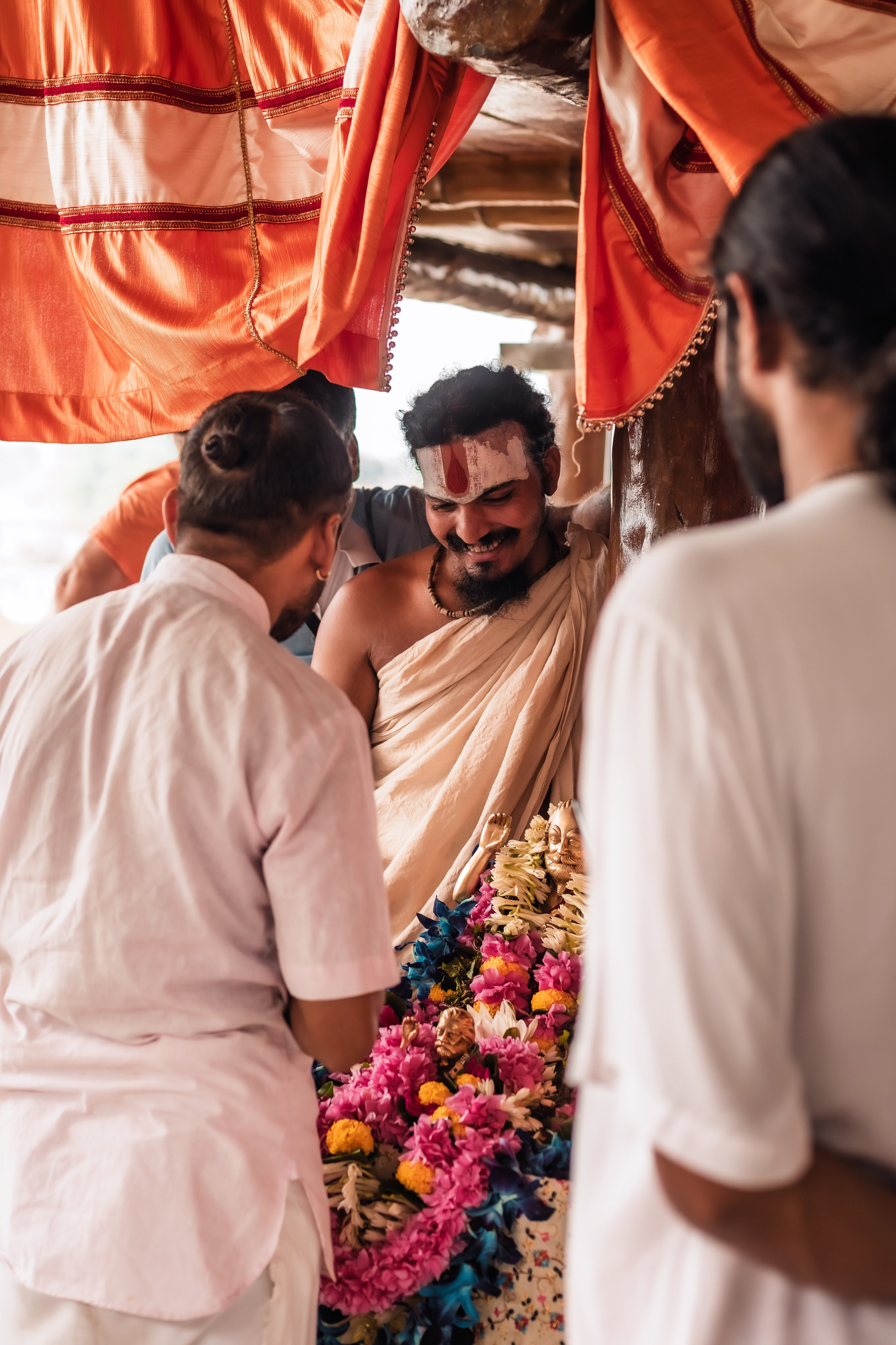 Abhisheka Devraha Baba on Sri Devdas ji maharaj bd. Mariam Bagdasaryan