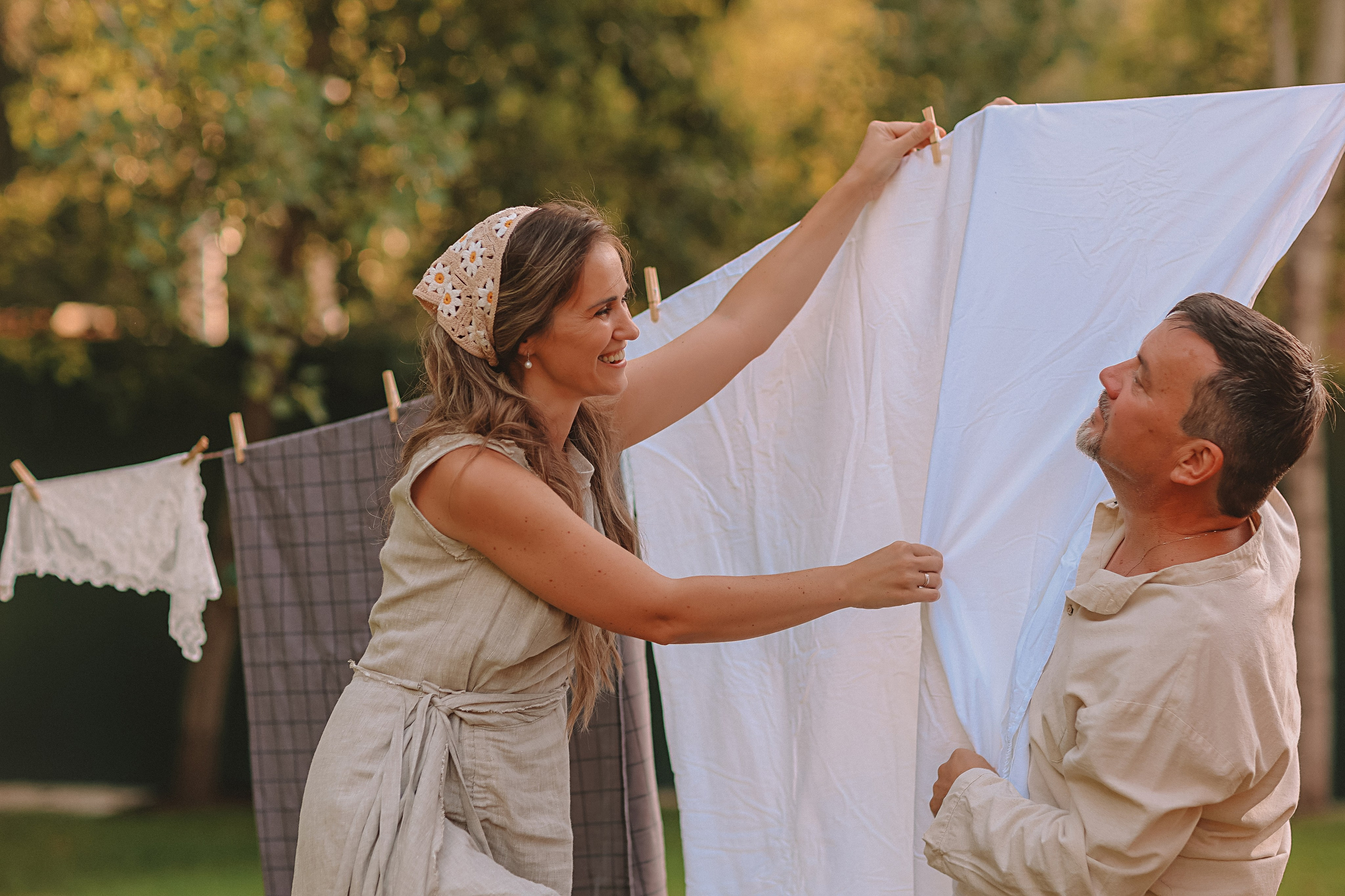 Стирка у дома. Семейный фотограф Тюмень, фотограф на роды Салмина Мария