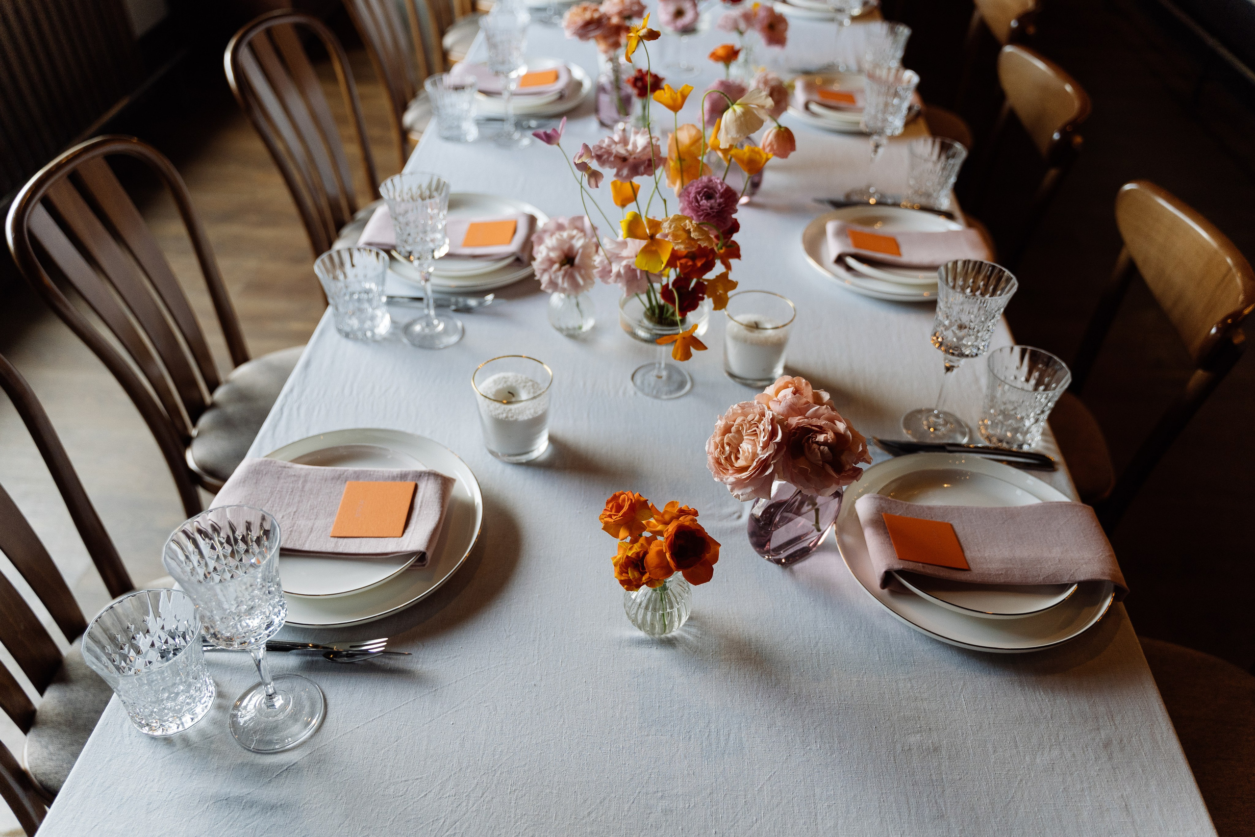 Камерная свадьба на фонтанке в сезонах. Свадебный фотограф организатор в Санкт-Петербурге Ассоль Опарина