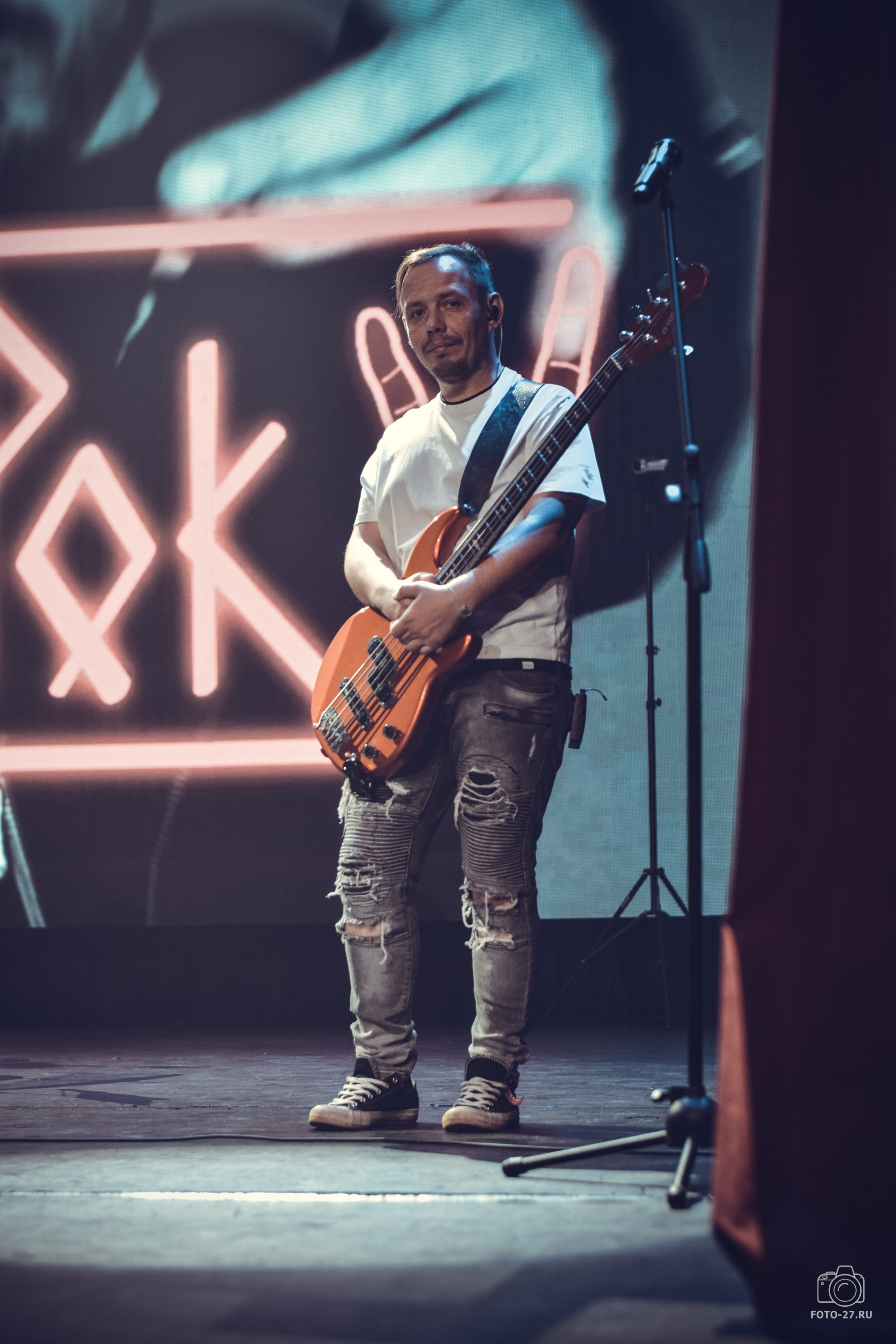 Антон Курдюмов фотограф в Хабаровске Рина Курдюмова фото27 foto27 Антон Дорофеев репортажный репортаж документалист Тони и Рина фотосоздатели ПаПаРоК Философия и любовь сольный концерт ОДОРА Хабаровск