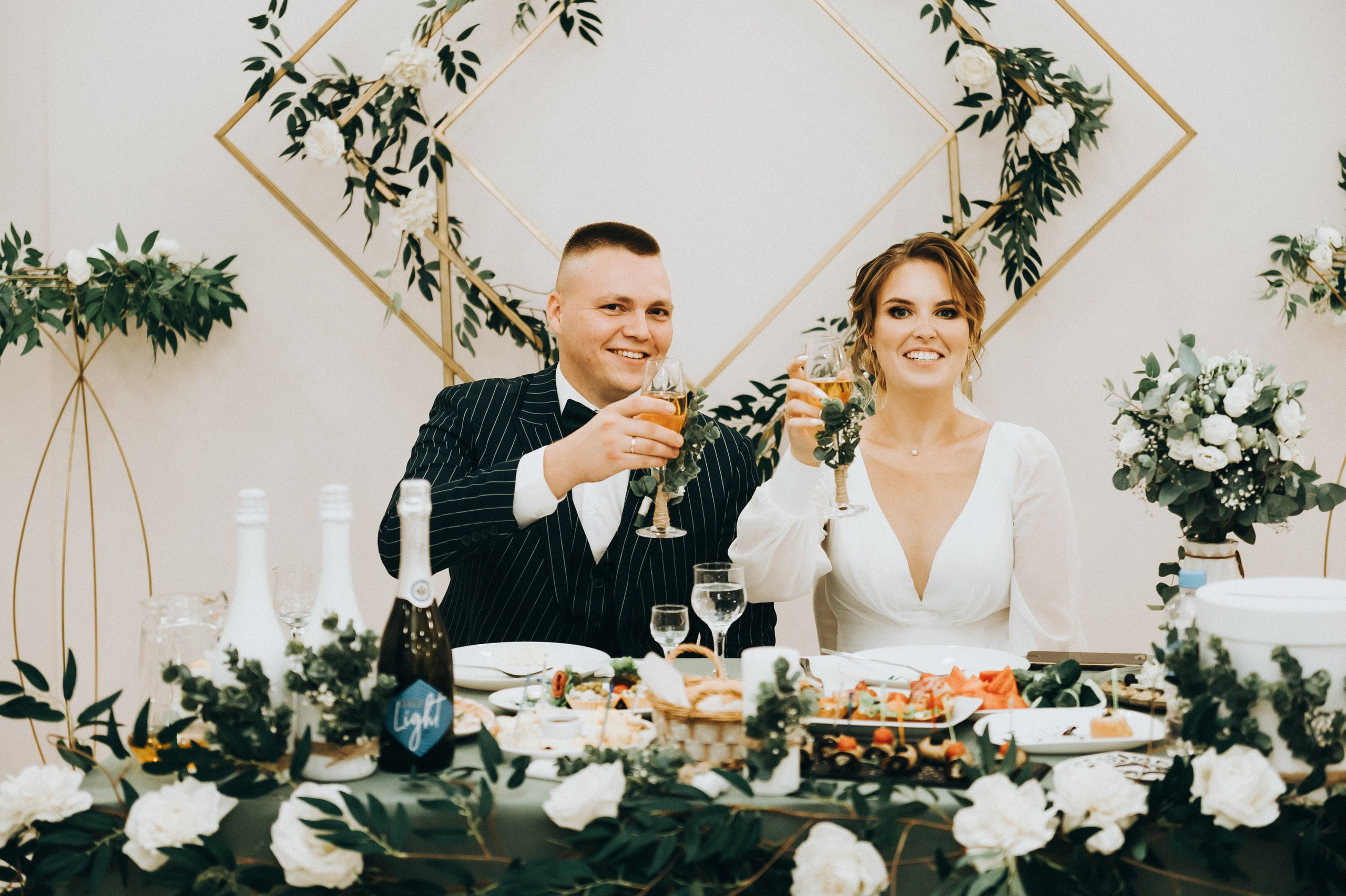 Свадебные фотографии. Фотограф в Барнауле Дарья Бутурлакина. Люби.Цени.Касайся