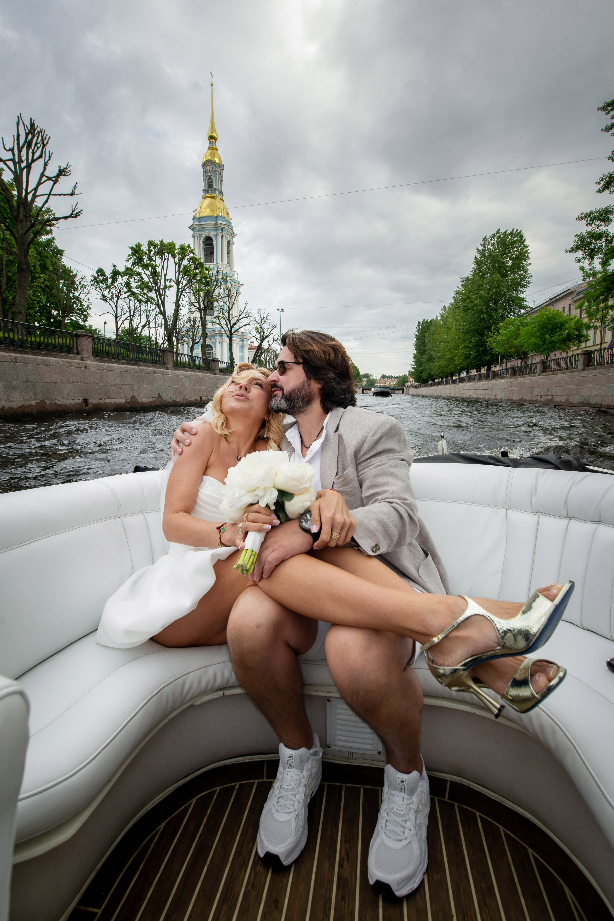 Юлия и Павел (сборы невесты, Невская ратуша, красный Buick, прогулка по рекам на катере). Портретный, семейный и свадебный фотограф в Санкт-Петербурге и в Пушкине Ширяев Денис