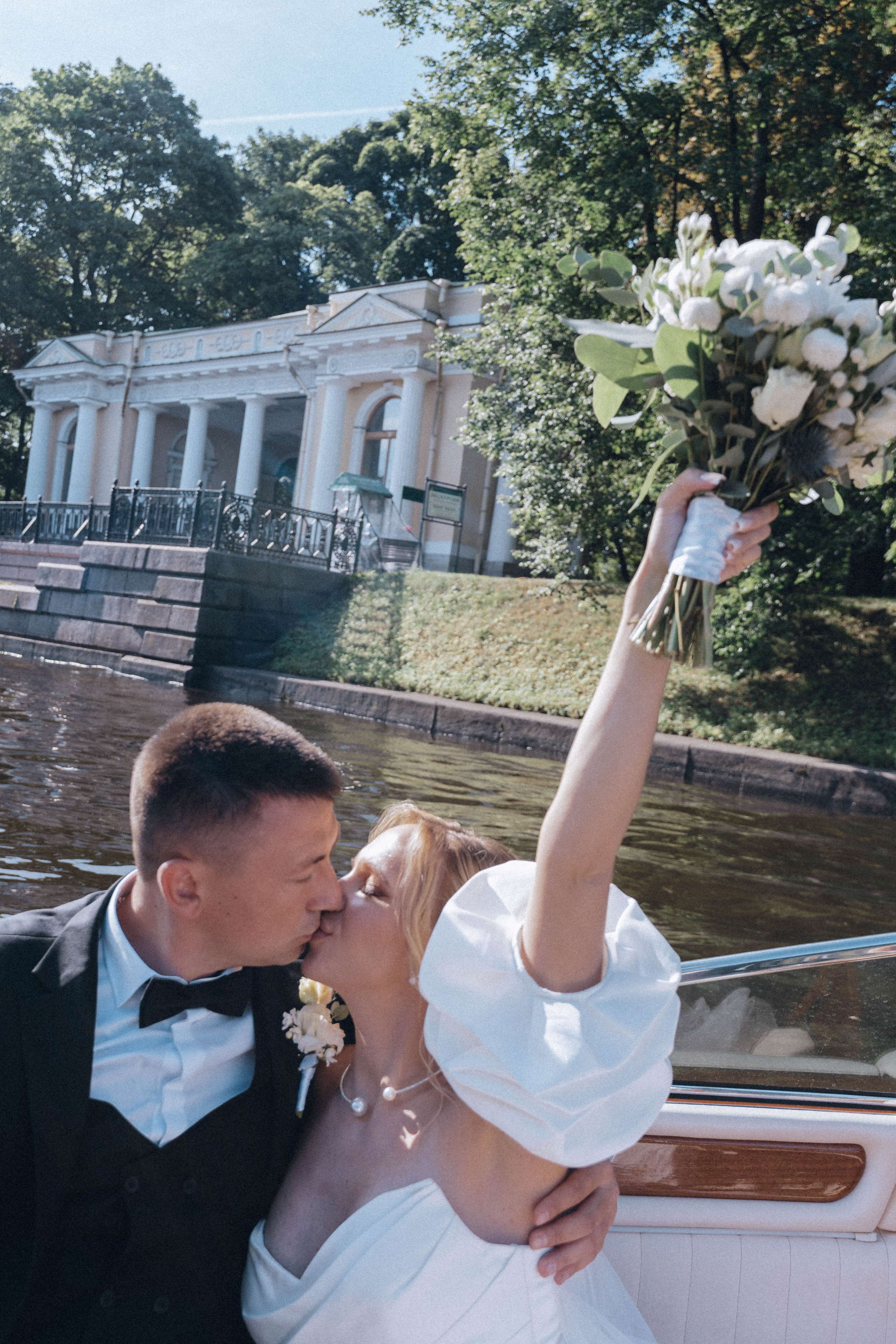 СВАДЕНБНАЯ СЬЕМКА НА КАТЕРЕ ПО КАНАЛАМ САНКТ-ПЕТЕРБУРГА И В АКВАТОРИИ НЕВЫ. Профессиональный фотограф, Санкт-Петербург — Виктория Богомолова