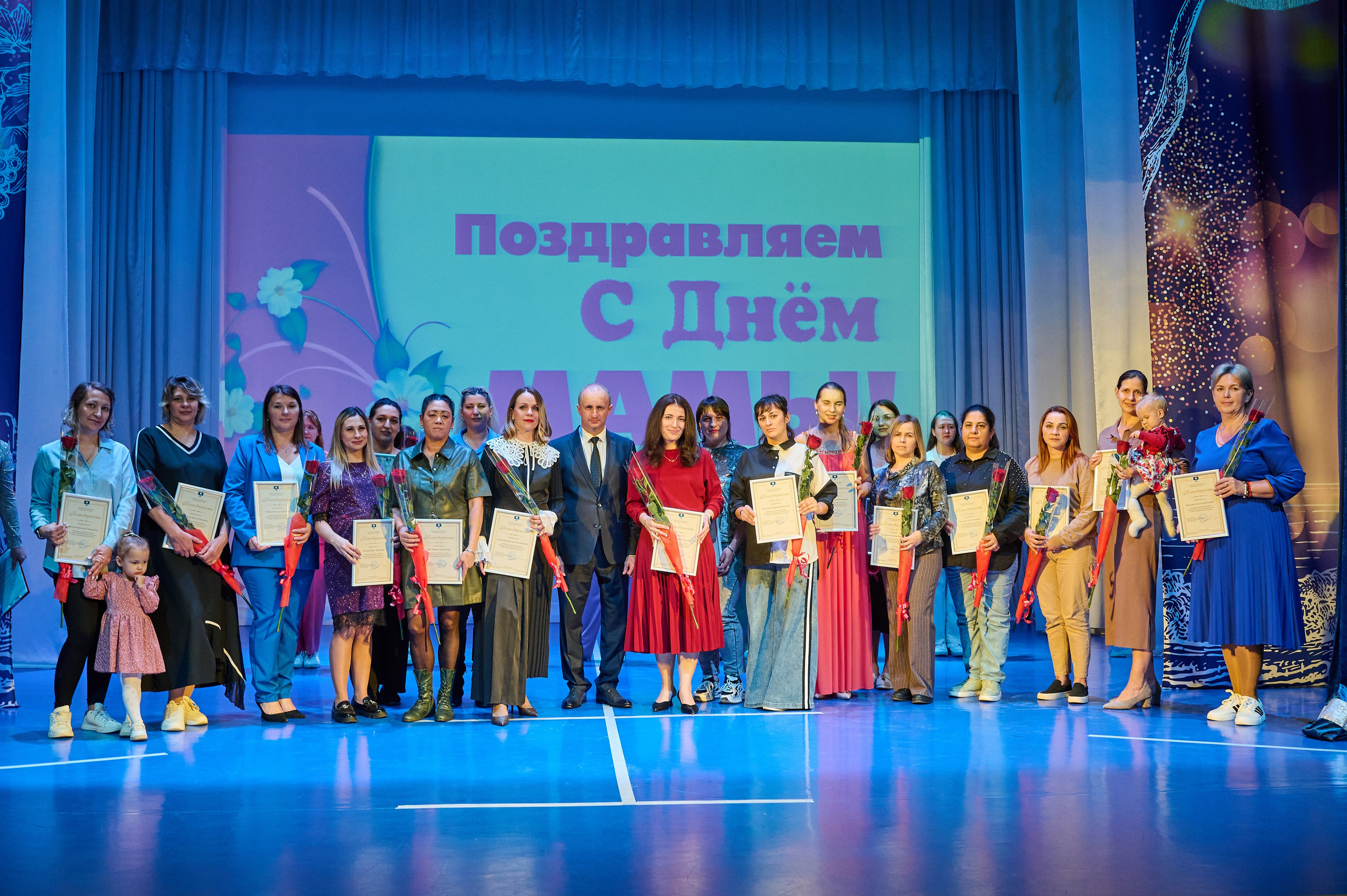 День матери Марьина Роща. Жизнь курорта Кабардинка в фотографиях