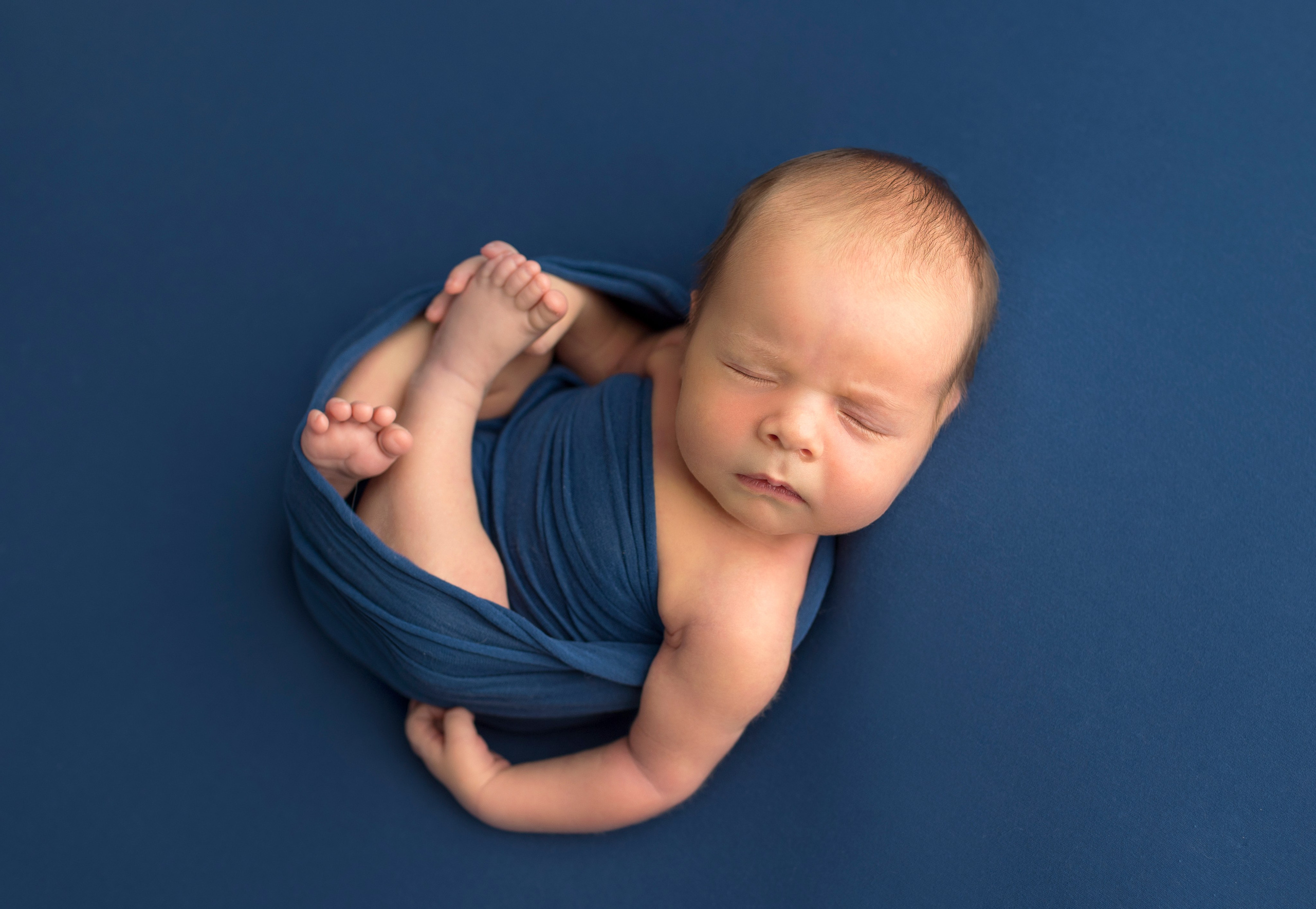 Забронируйте съемку ньюборн, а фотосессию в 6-8 мес получите в подарок. Главная