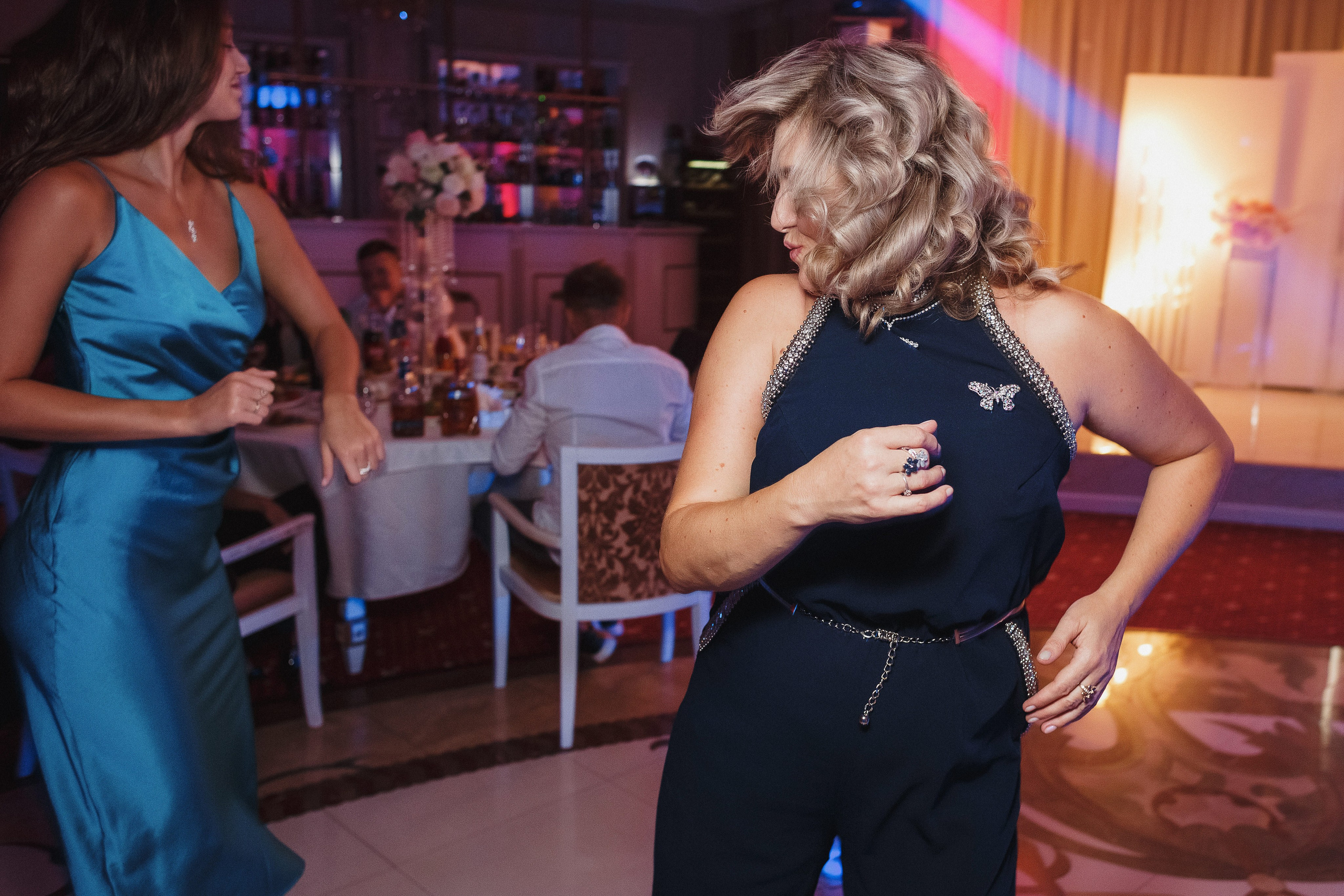 Фотограф в Таганроге летняя свадьба: Романтическая свадебная прогулка. Свадебный и семейный фотограф в Таганроге Бакарюк Антон