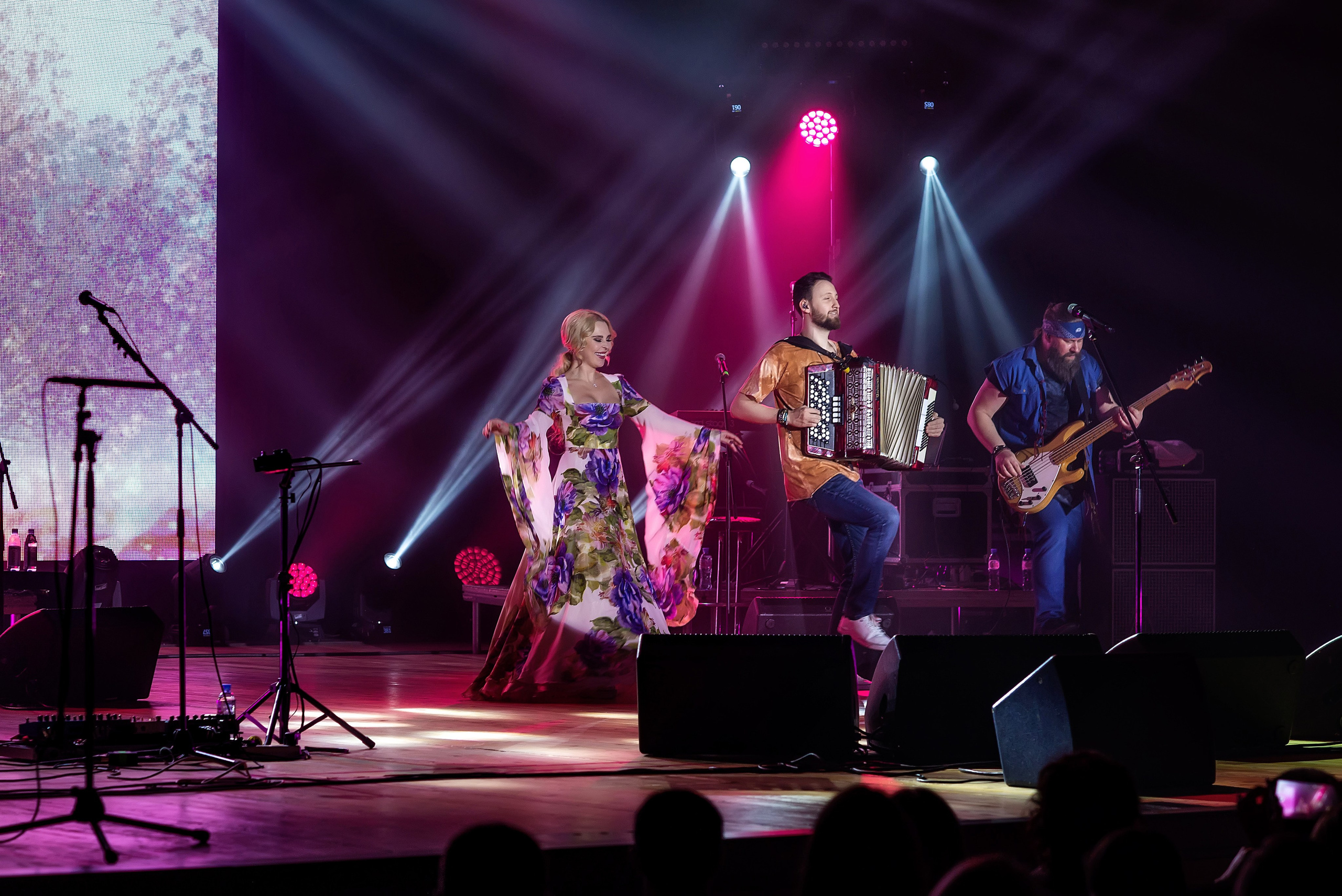 Концерт Пелагеи. Школьный, фэшн фотограф в Тюмени и в России Ирина Королева