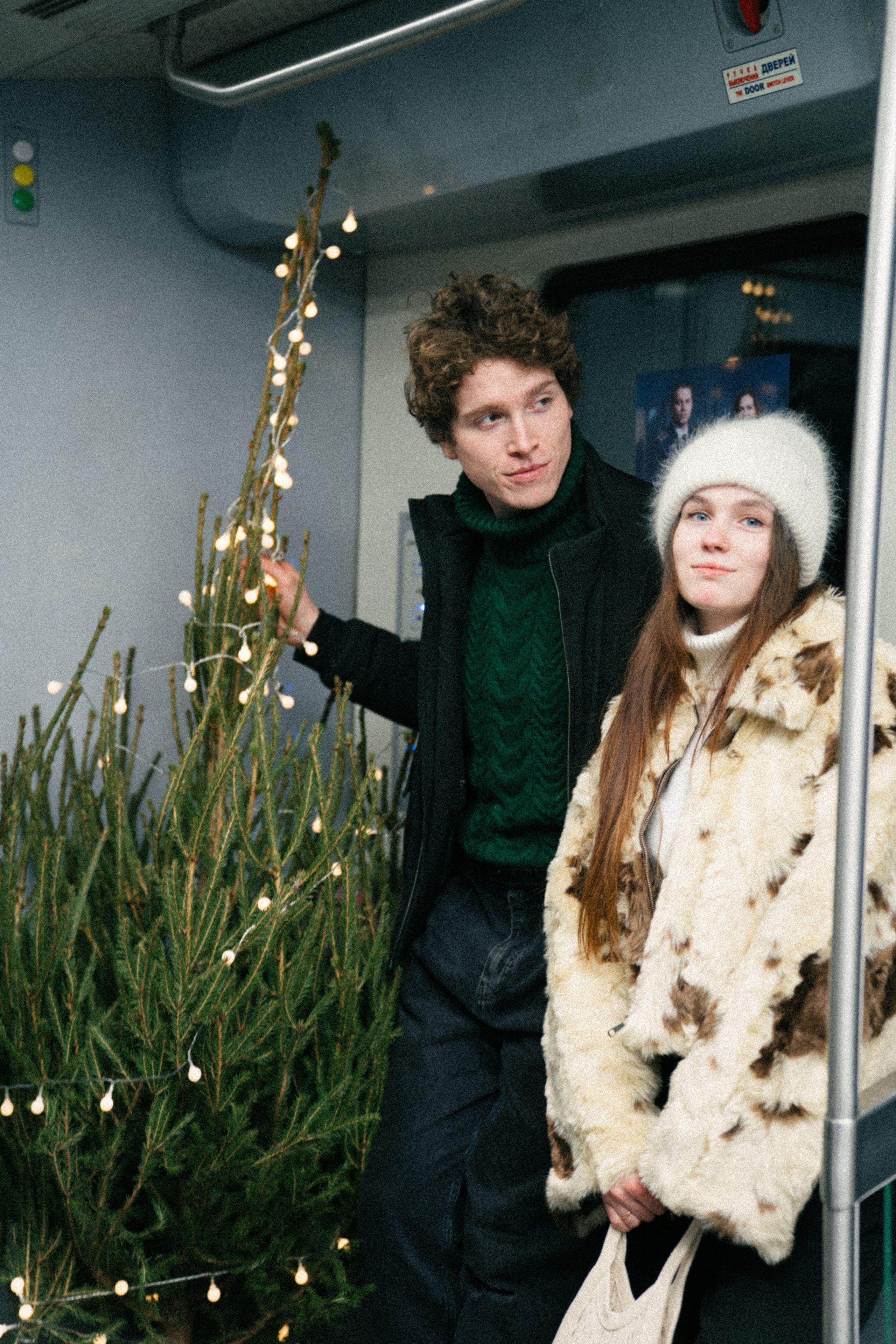 НОВОГОДНЯЯ ПРОГУЛКА ПАРЫ ПО ЧЕРНЫШЕВСКОЙ ПЕРЕД НОВЫМ ГОДОМ. Профессиональный фотограф, Санкт-Петербург — Виктория Богомолова