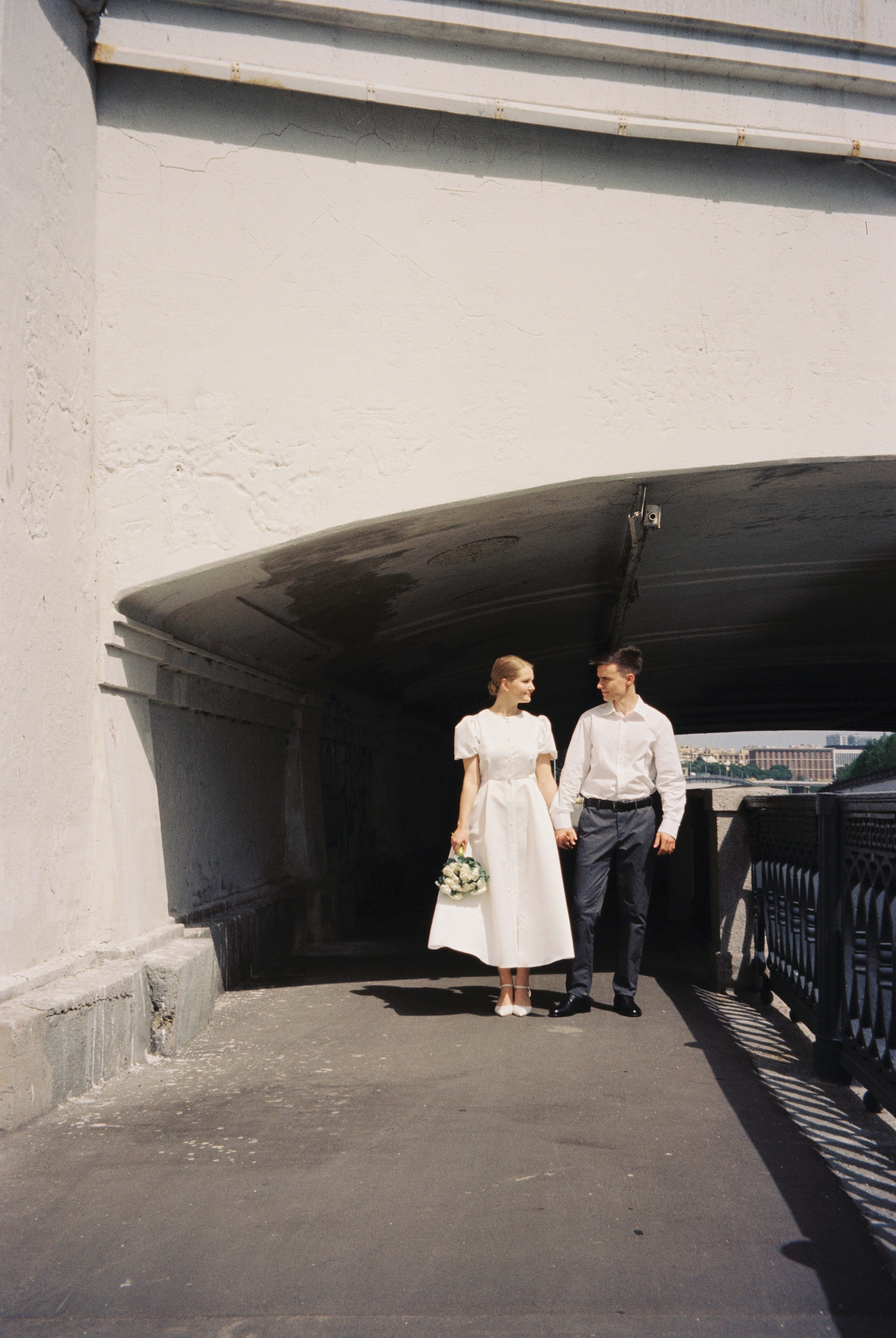 Свадебная фотосессия на Котельнической набережной. Свадебный фотограф в Москве Элина Ларченкова. Фото, которые цепляют