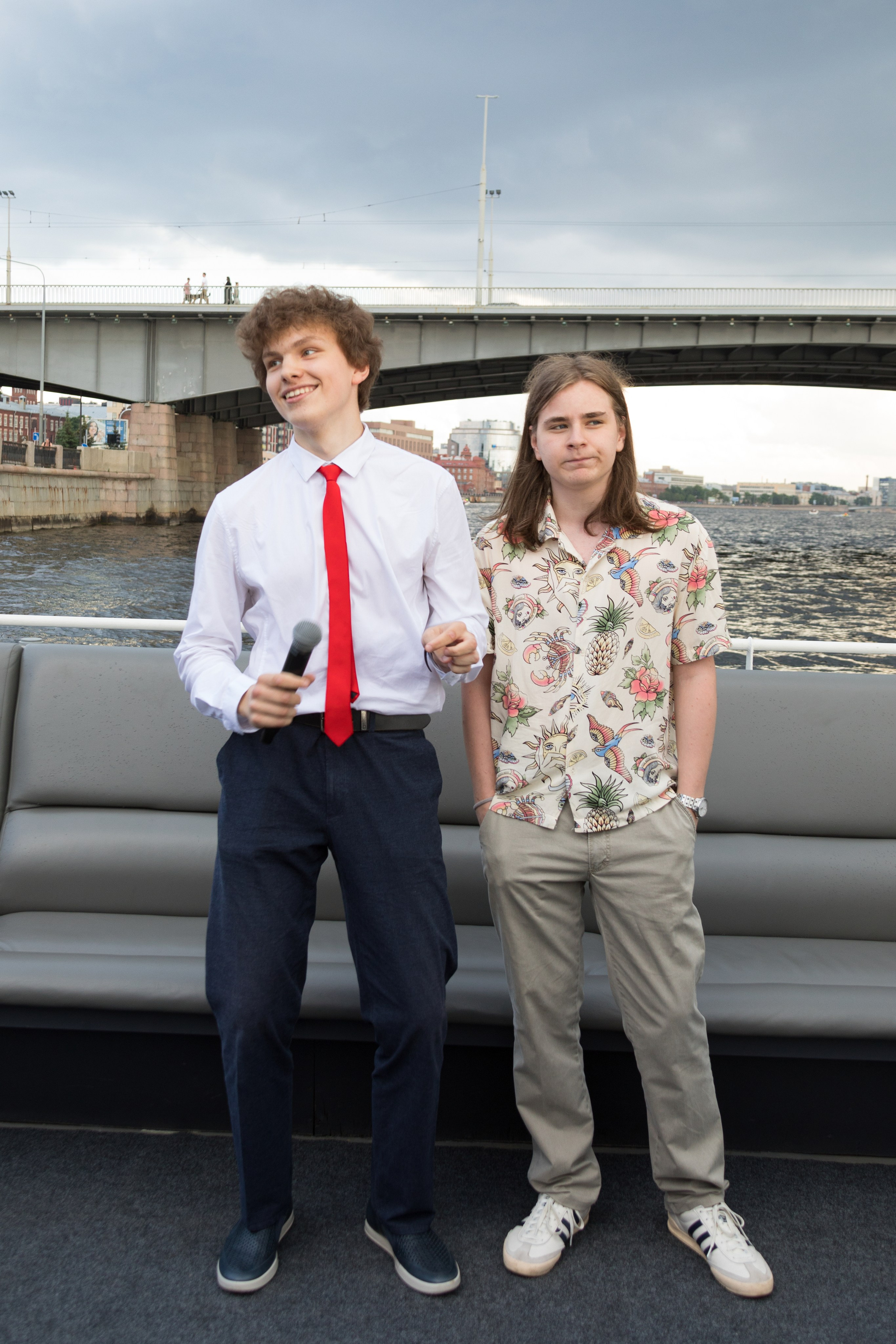 Репортажная съемка выпускного 9 класса на теплоходе. Детский и контент фотограф Надя Волкова Санкт-Петербург