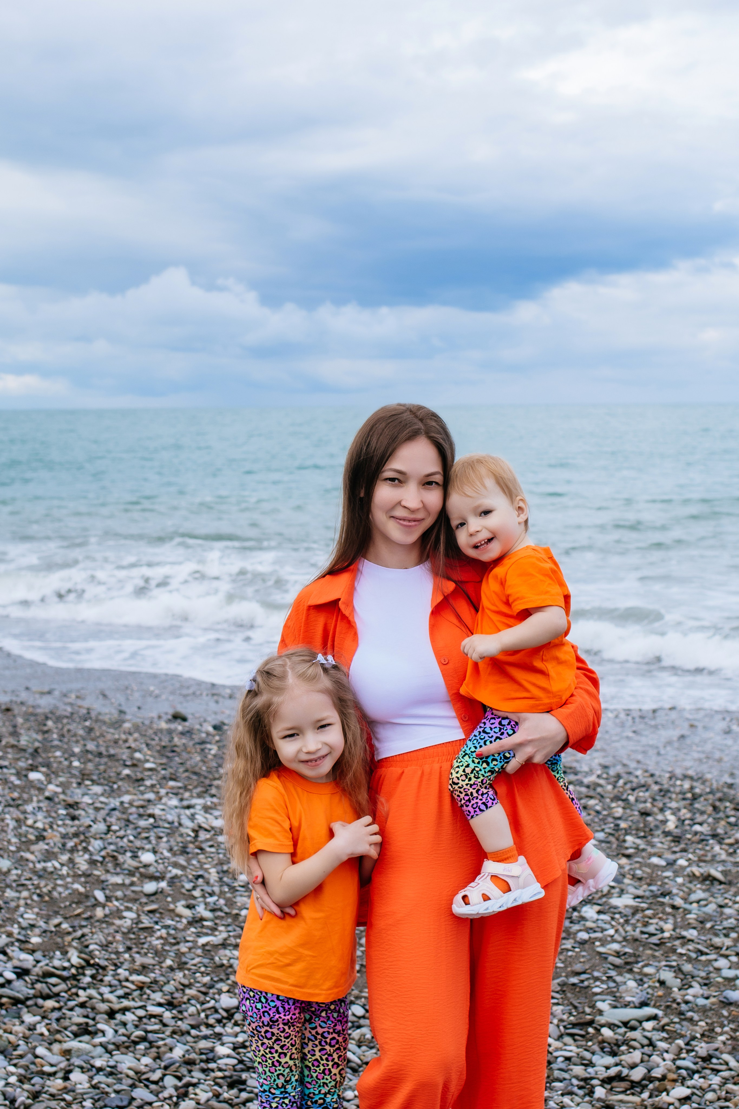 Семейная фотосессия на берегу моря в Сочи. Фотограф Сочи Адлер. Солькаева Анастасия