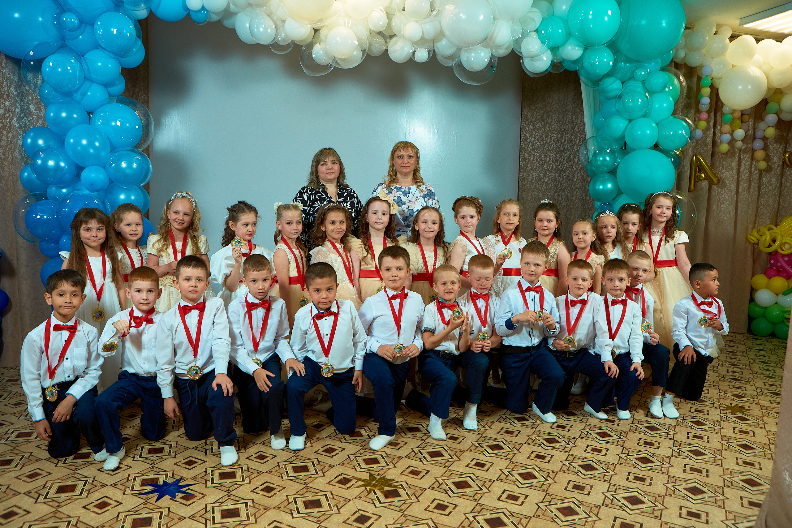 Отзывы о работе фотографа для школы и детского сада в Новосибирске. Выпускной альбом Новосибирск