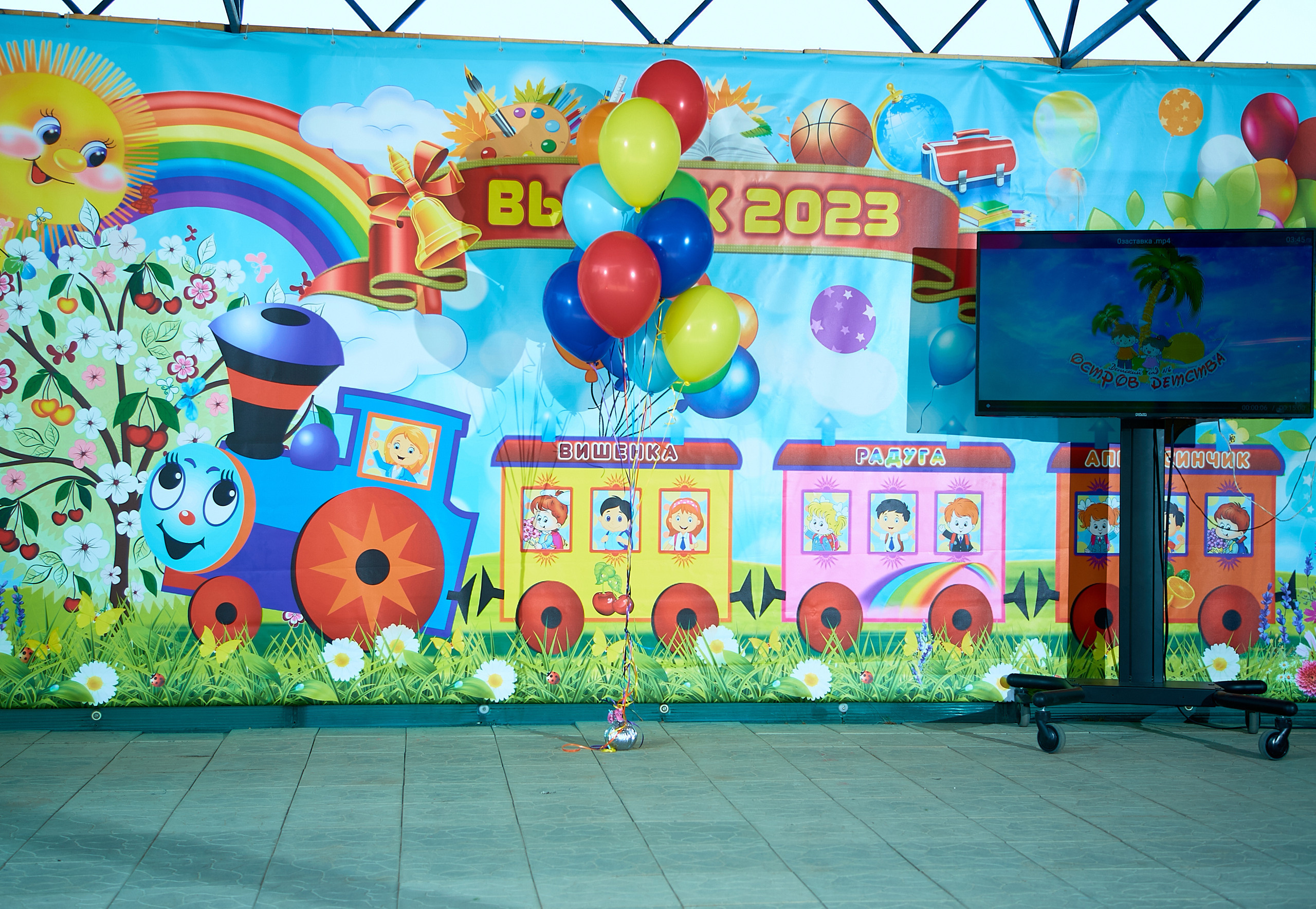 Отзывы о работе фотографа для школы и детского сада в Новосибирске. Выпускной альбом Новосибирск