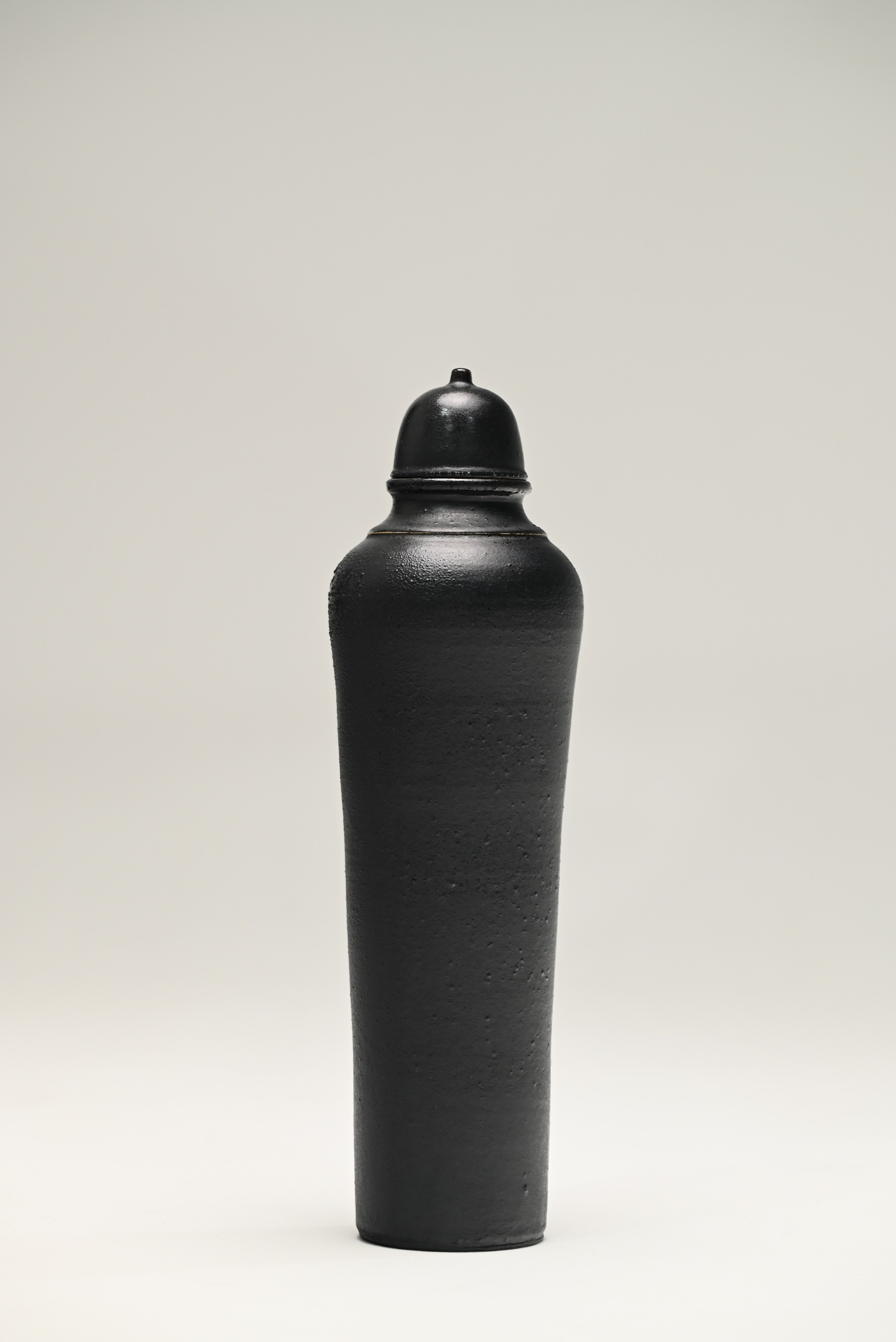 Каменная масса, черная авантюриновая глазурь. 44х11 см, 2025.