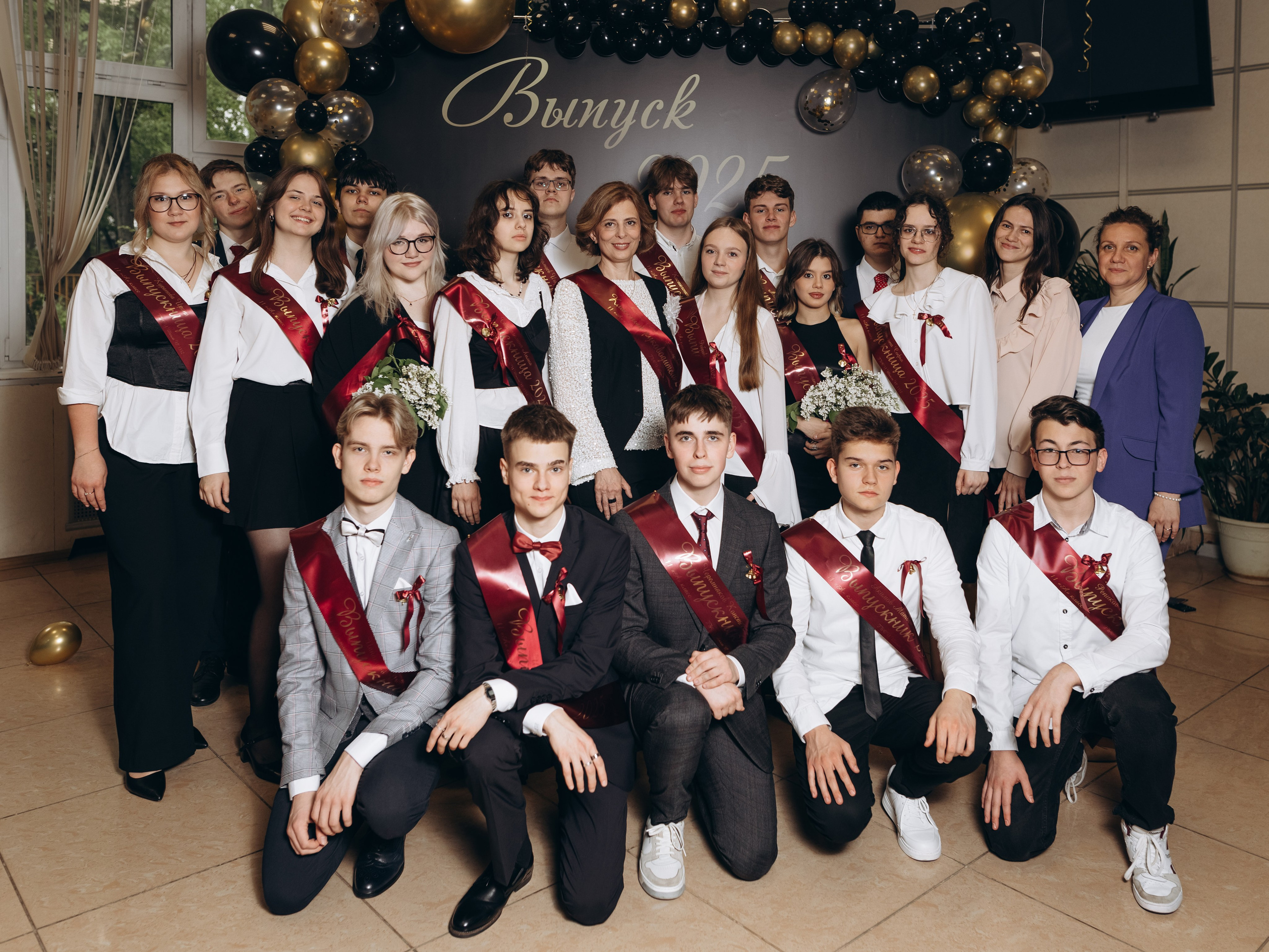 Последний звонок концерт+ фотозона. Фотограф Людмила Оюн