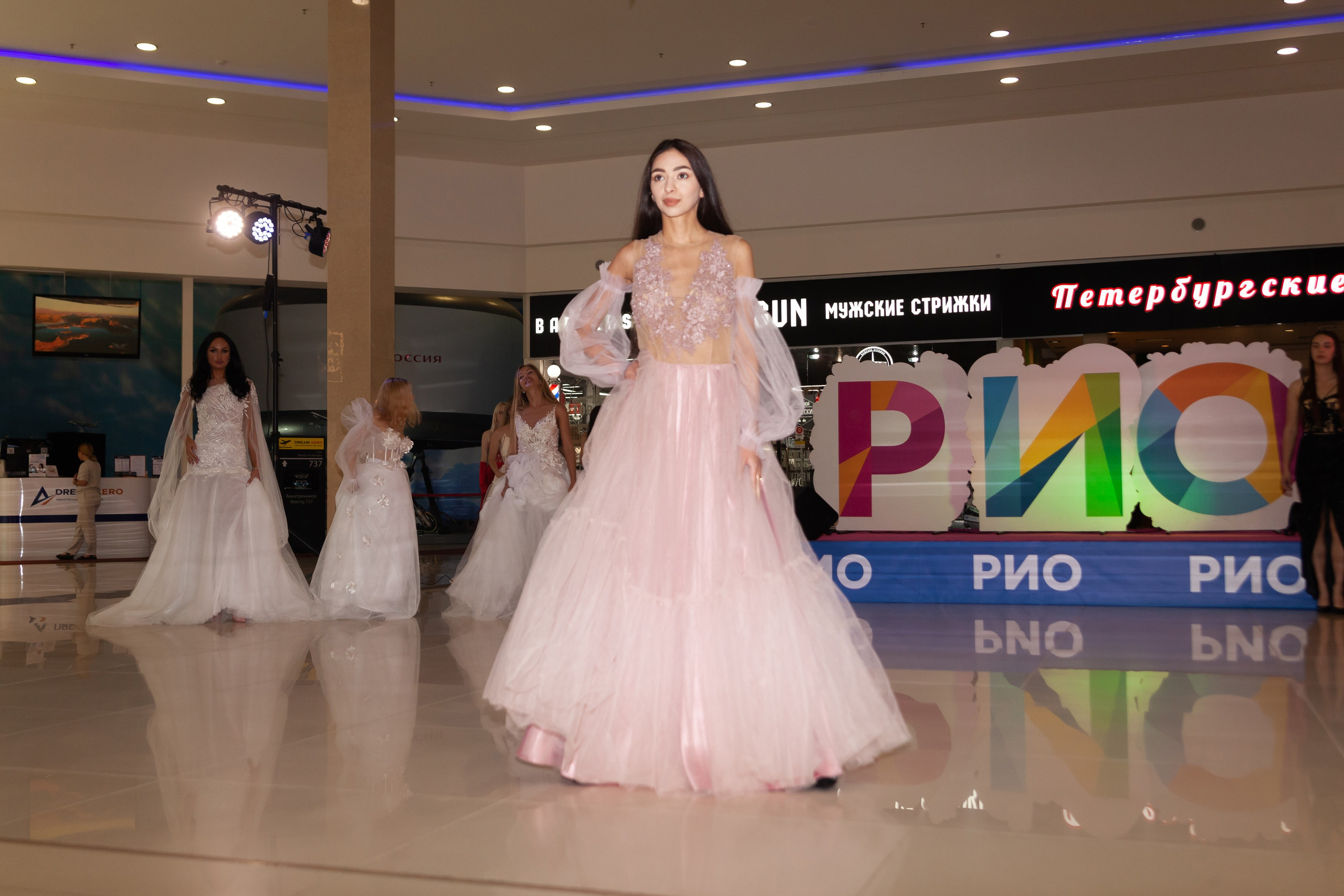 ТЦ РИО. Показ коллекций российских дизайнеров. Портретный фотограф в СПб Ирина Маринина