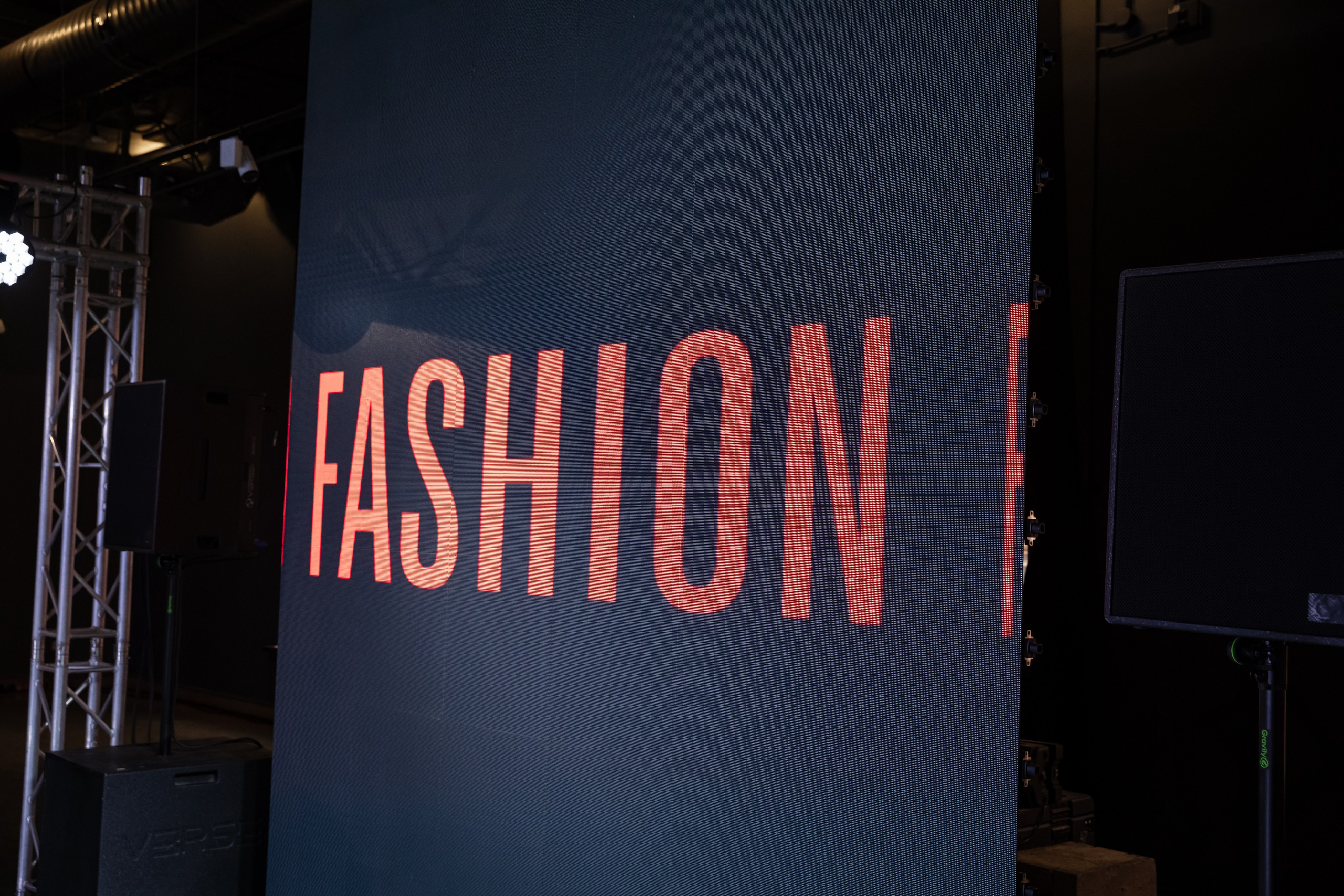 Бэкстейдж Показа | Volga Fashion Week. Фотограф брендов и бизнеса в Москве Алексей Сентюрин