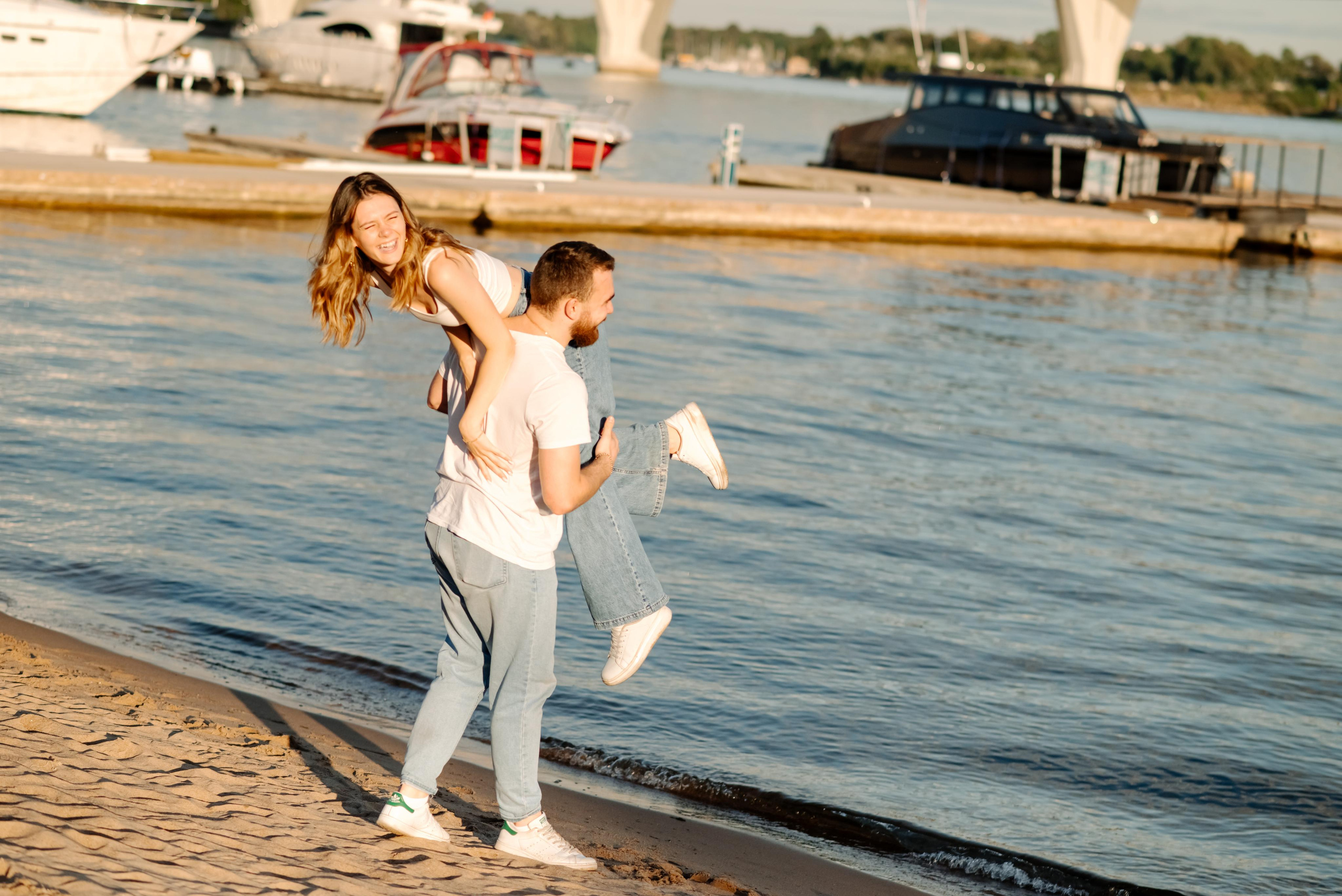 Прогулка по берегу. Свадебный и сеейный фотограф в Санкт-Петербурге Елена Худякова