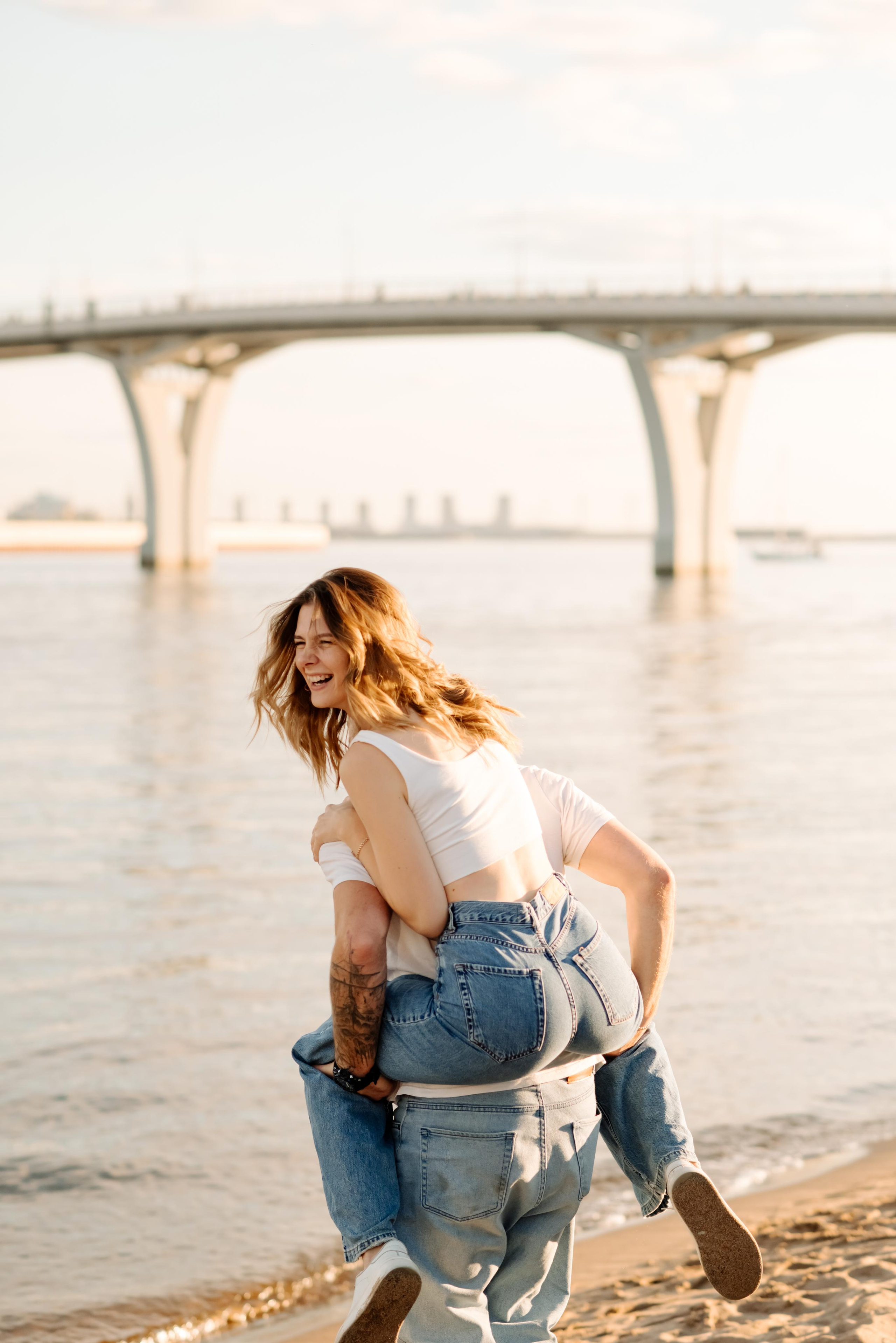 Прогулка по берегу. Свадебный и сеейный фотограф в Санкт-Петербурге Елена Худякова