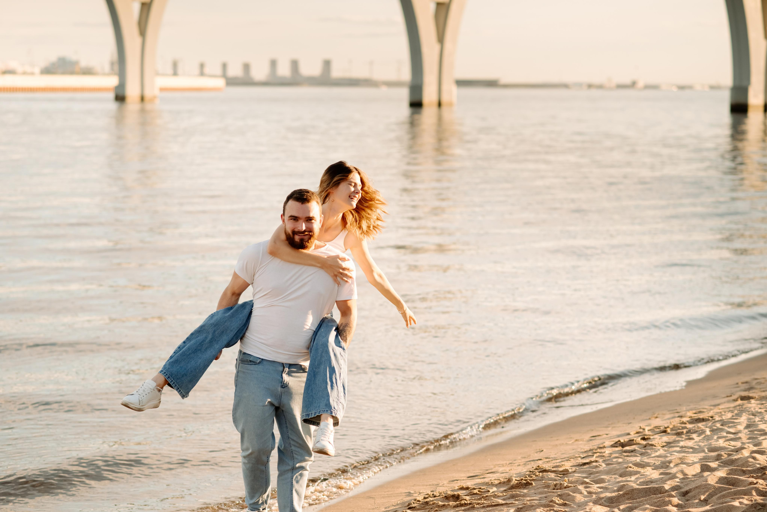 Прогулка по берегу. Свадебный и сеейный фотограф в Санкт-Петербурге Елена Худякова