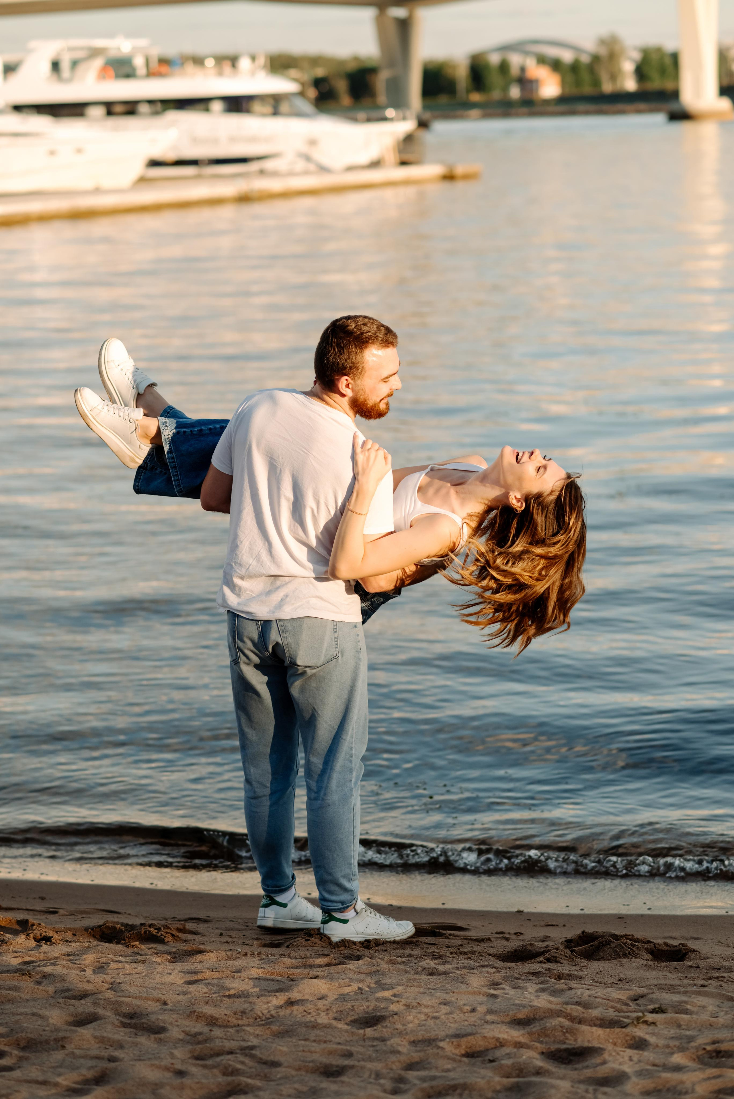 Прогулка по берегу. Свадебный и сеейный фотограф в Санкт-Петербурге Елена Худякова