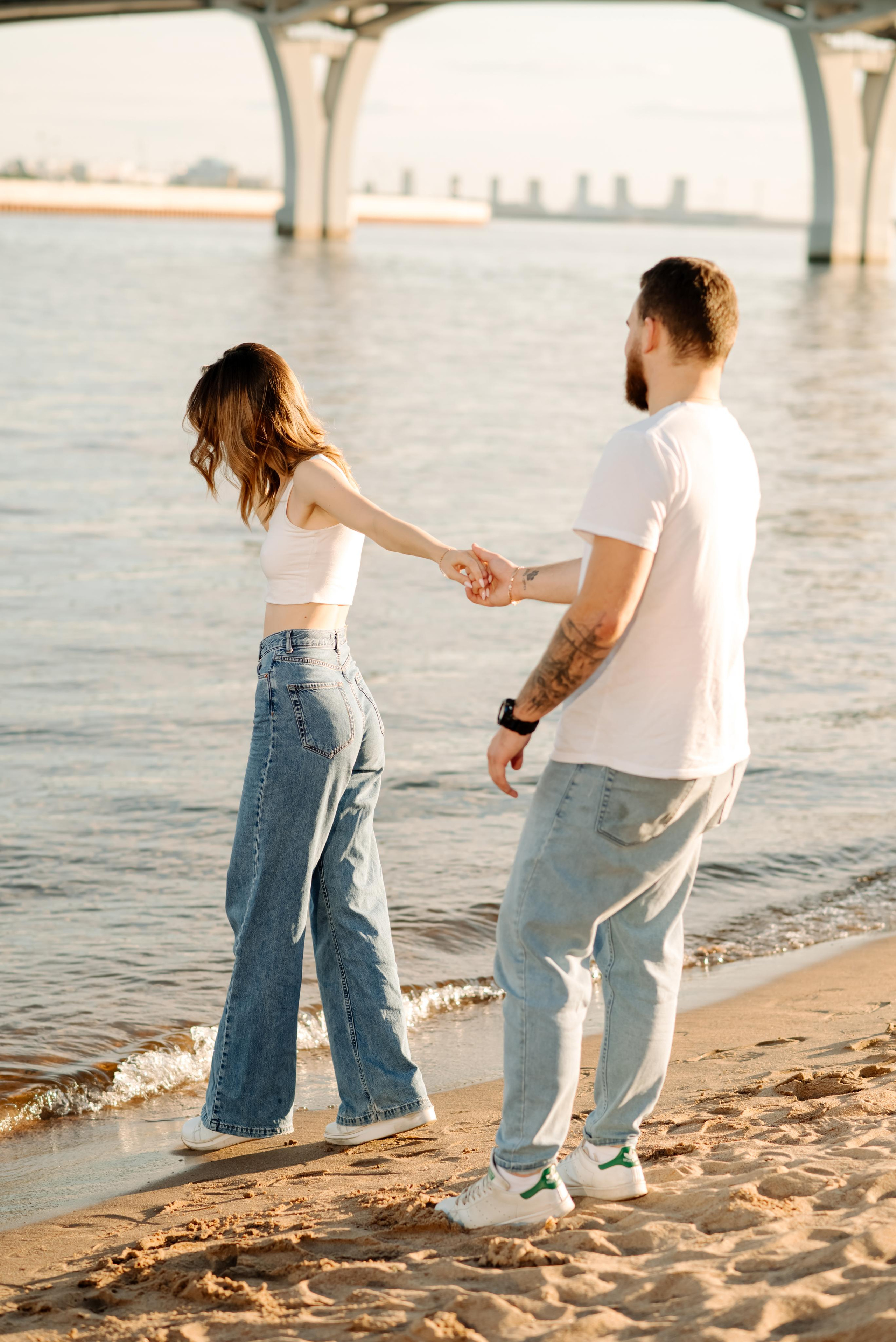 Прогулка по берегу. Свадебный и сеейный фотограф в Санкт-Петербурге Елена Худякова