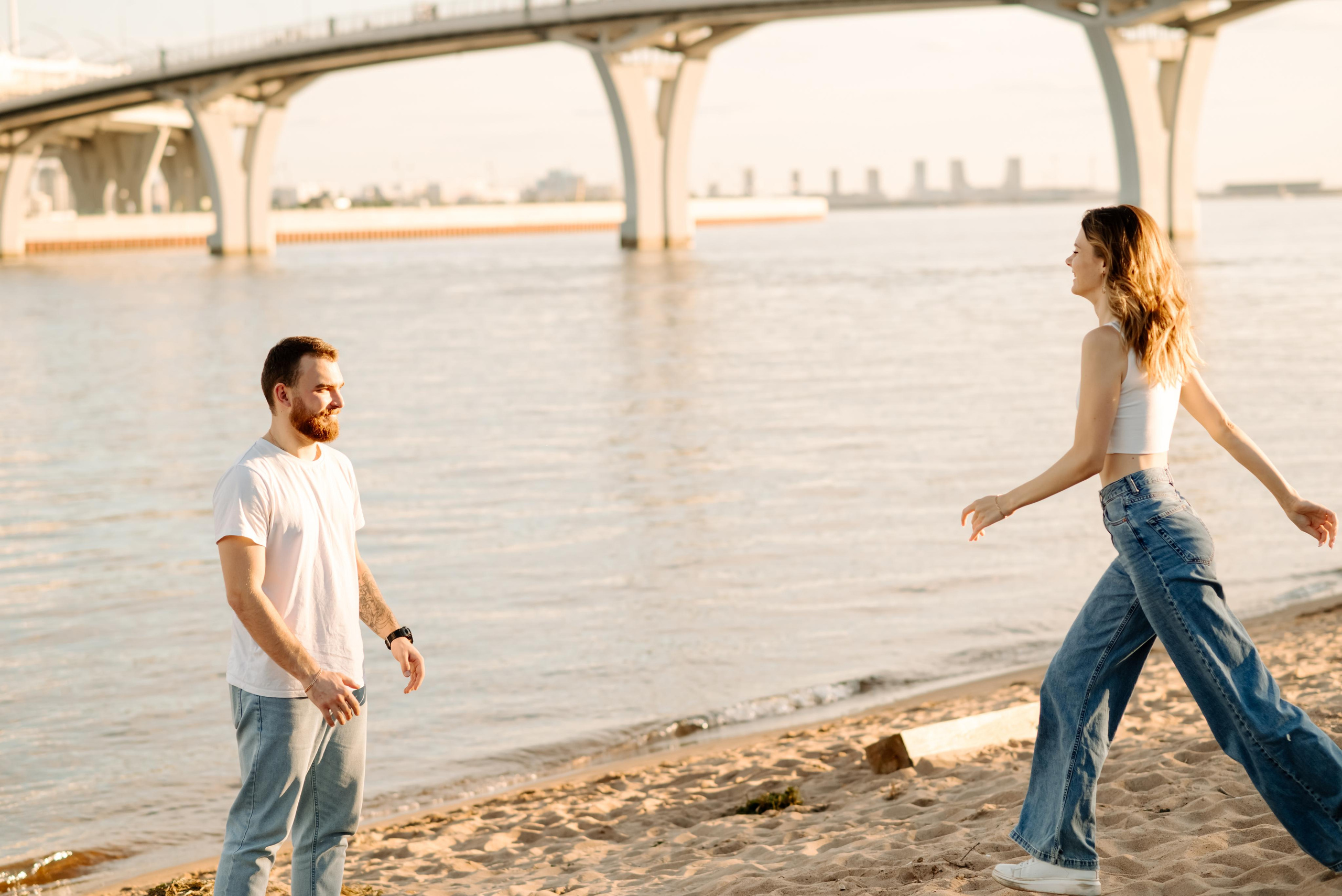 Прогулка по берегу. Свадебный и сеейный фотограф в Санкт-Петербурге Елена Худякова