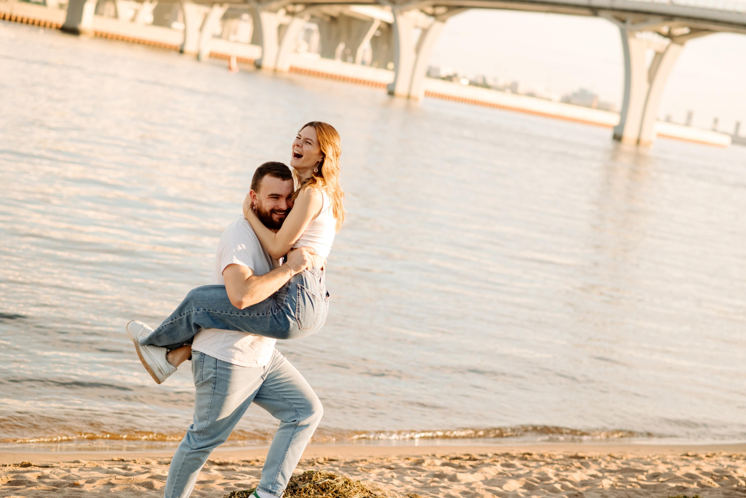 Прогулка по берегу. Свадебный и сеейный фотограф в Санкт-Петербурге Елена Худякова