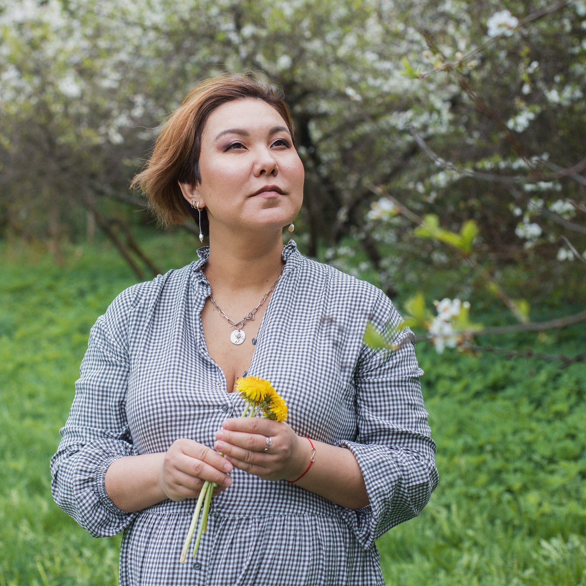 Семейная фотосессия в весеннем саду. Необычные портретные фотосессии под ключ в Москве