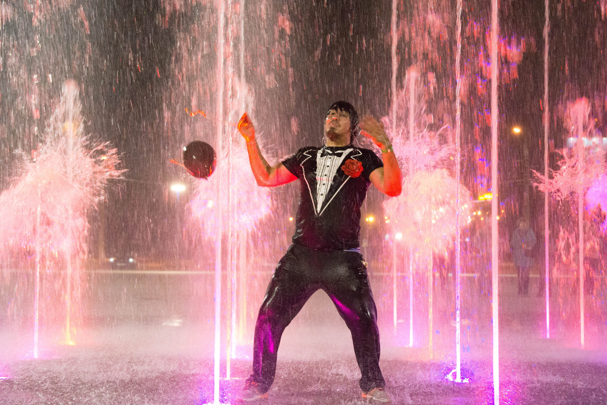 Фотосессия в фонтане. Фотограф Пермь. Фотосессия в фотостудии Перми и на свежем воздухе