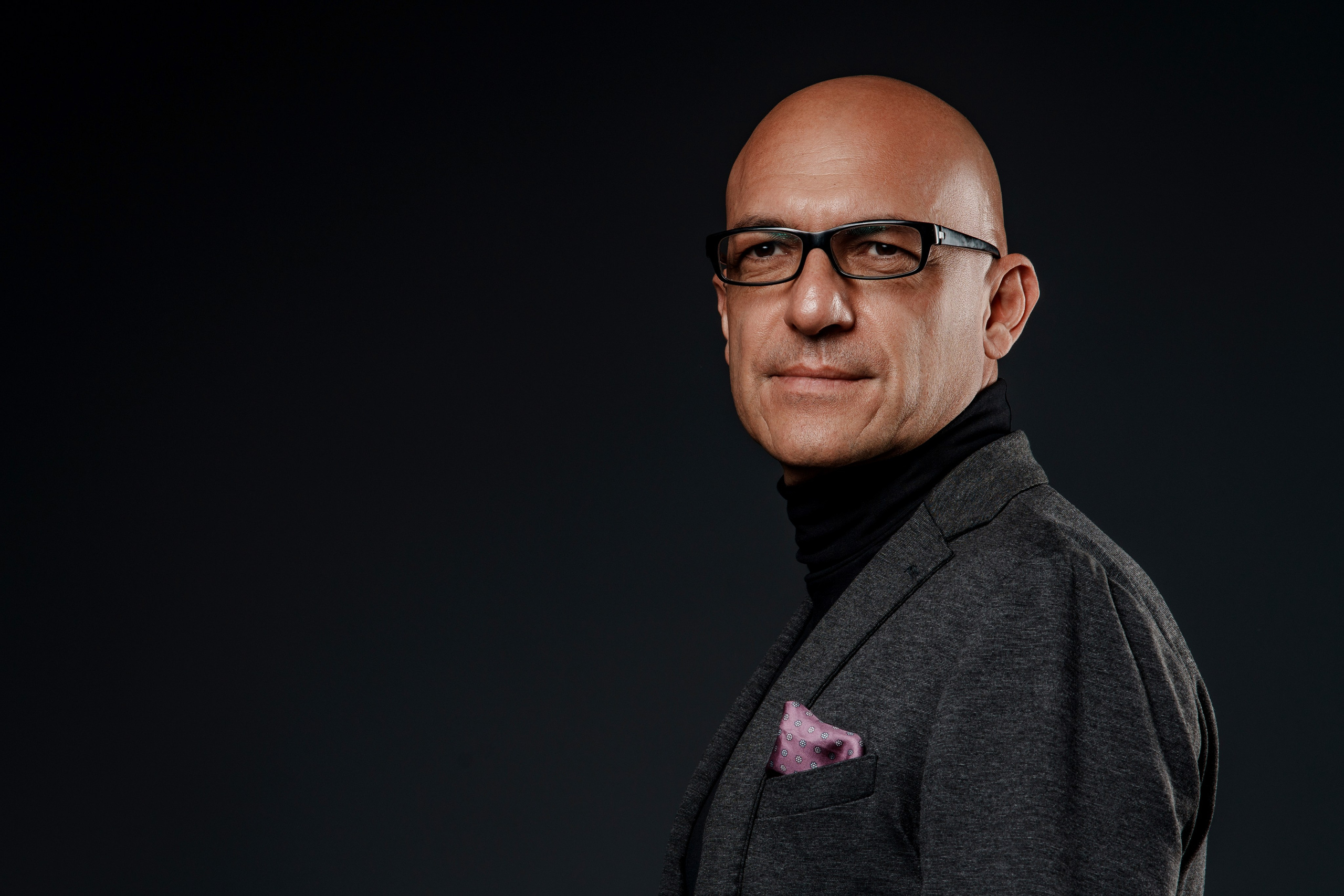 “Business portrait” Chief photographer Forbes premium shooting Dubai, Moscow. Portrait photographer Moscow, UAE, Oleg Koshmarov