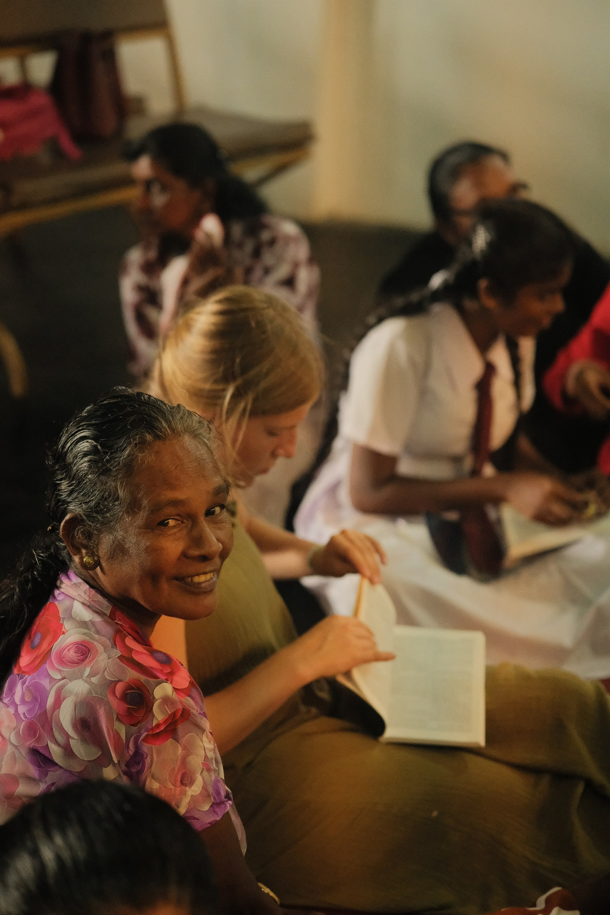 Volunteers. Creative travel photographer — Berg Daria