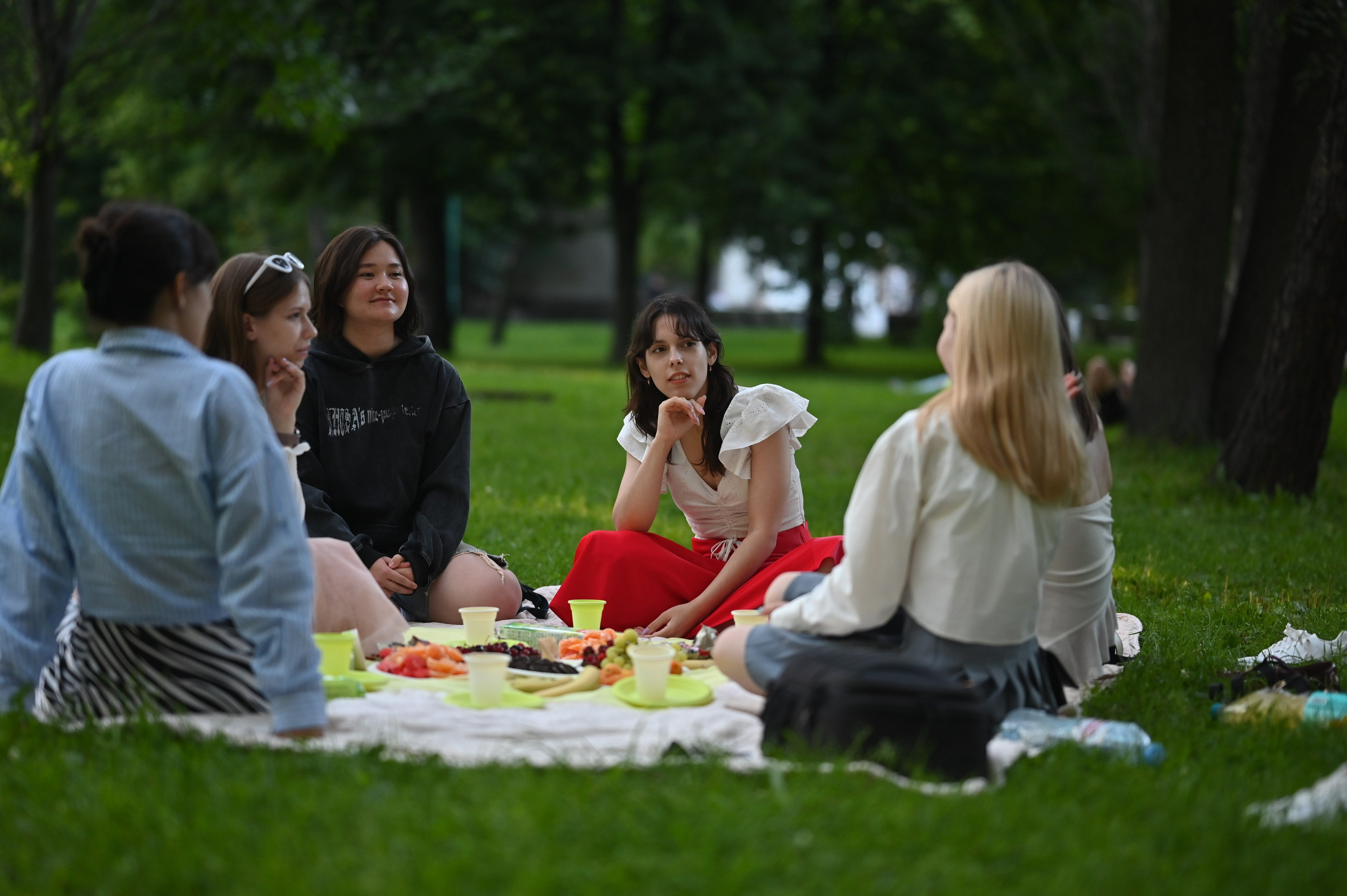 Пикник в Таврическом саду. ZDARONOKIA Репортажный фотограф