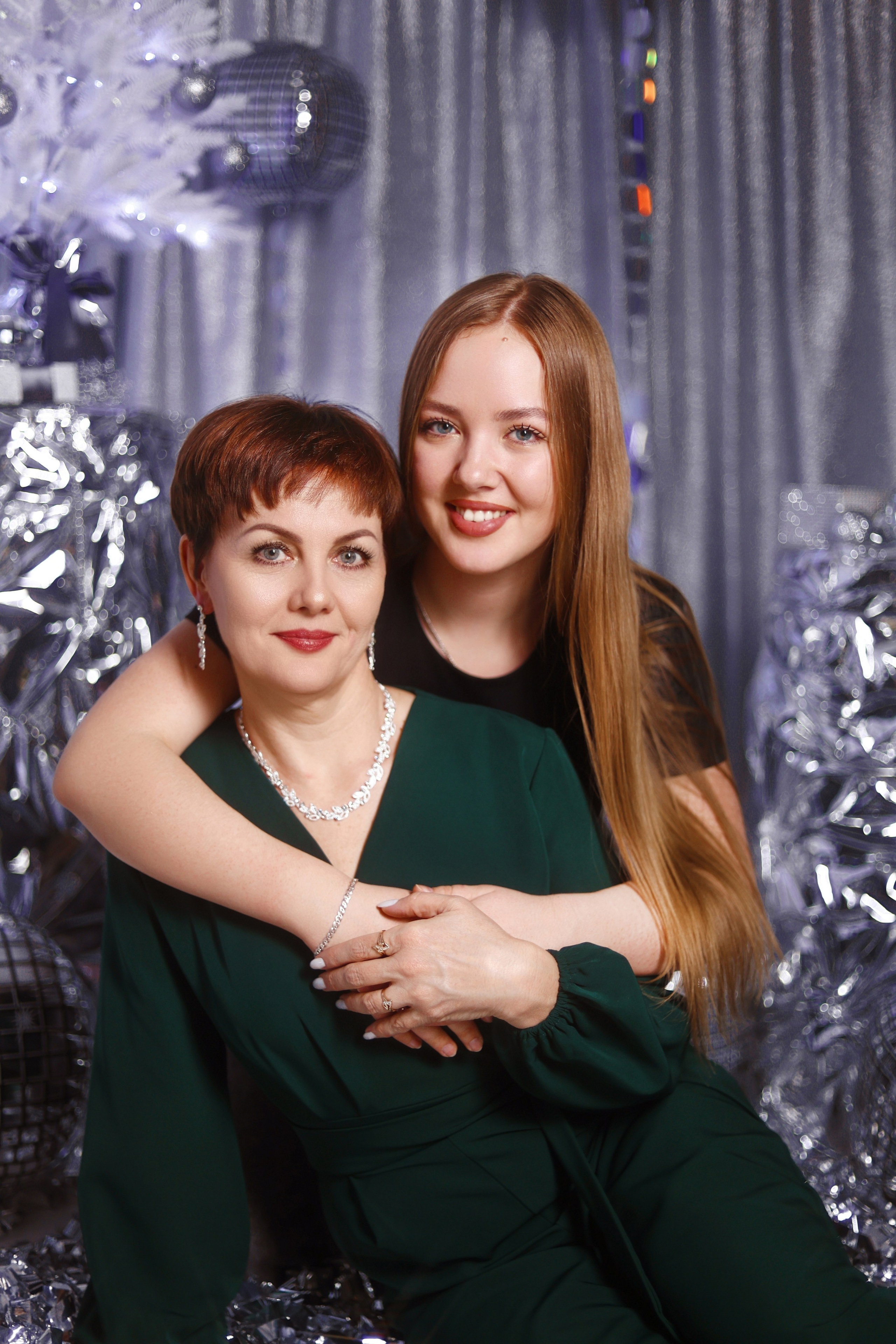 Семейные фотосессии студийные; новогодние, тематические, домашние и тд. Выпускные альбомы для школ и Детских садов в Барнауле /Выпускные/Свадебные/Детские/Семейные и др. виды съёмок /Фотограф Вера Валейко