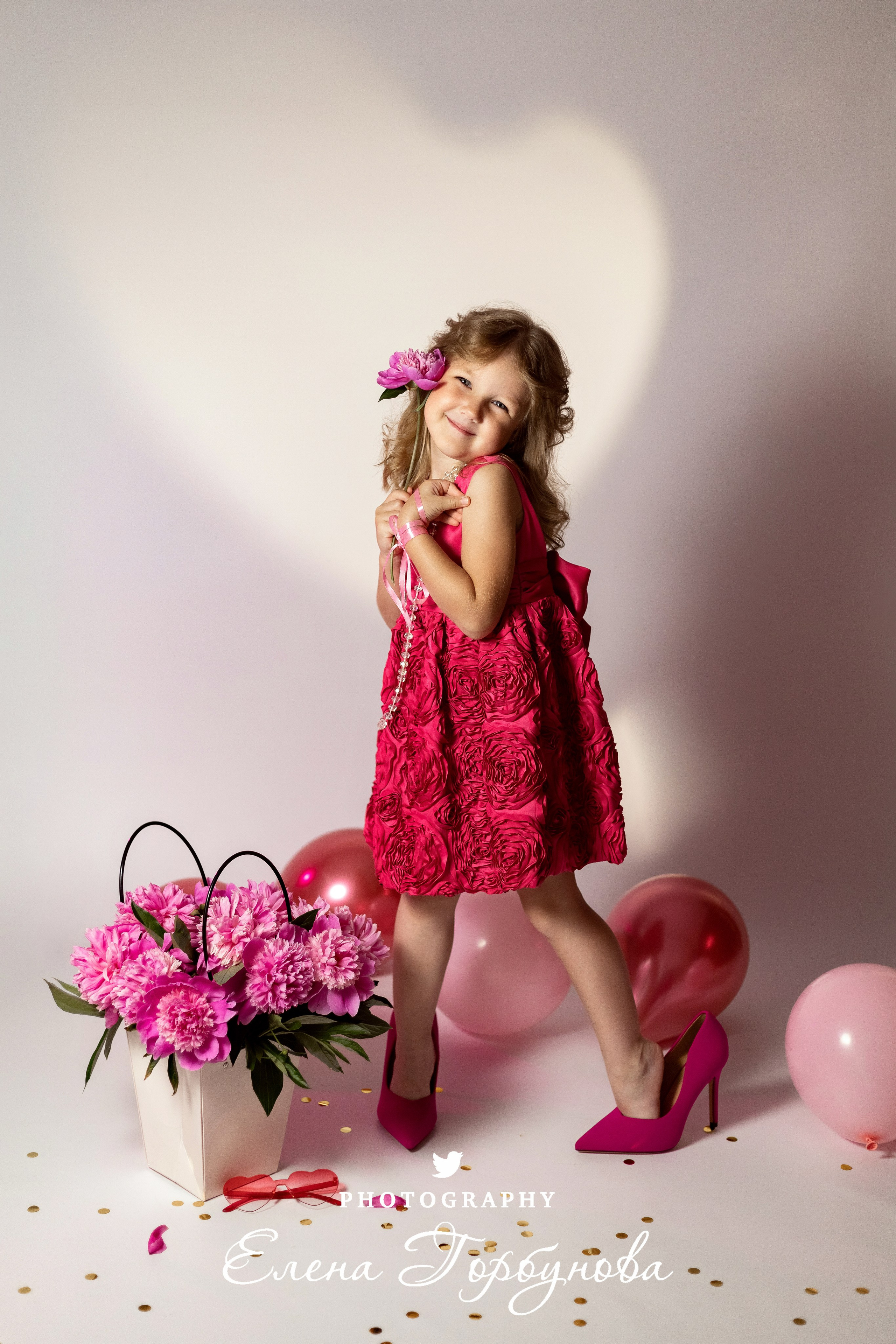 «Модница в розовом» В моей студии. Вероника и Александра. 2024. Фотограф Пермь. Свадьбы. Семья и дети, школа, д. сад. Фотокниги