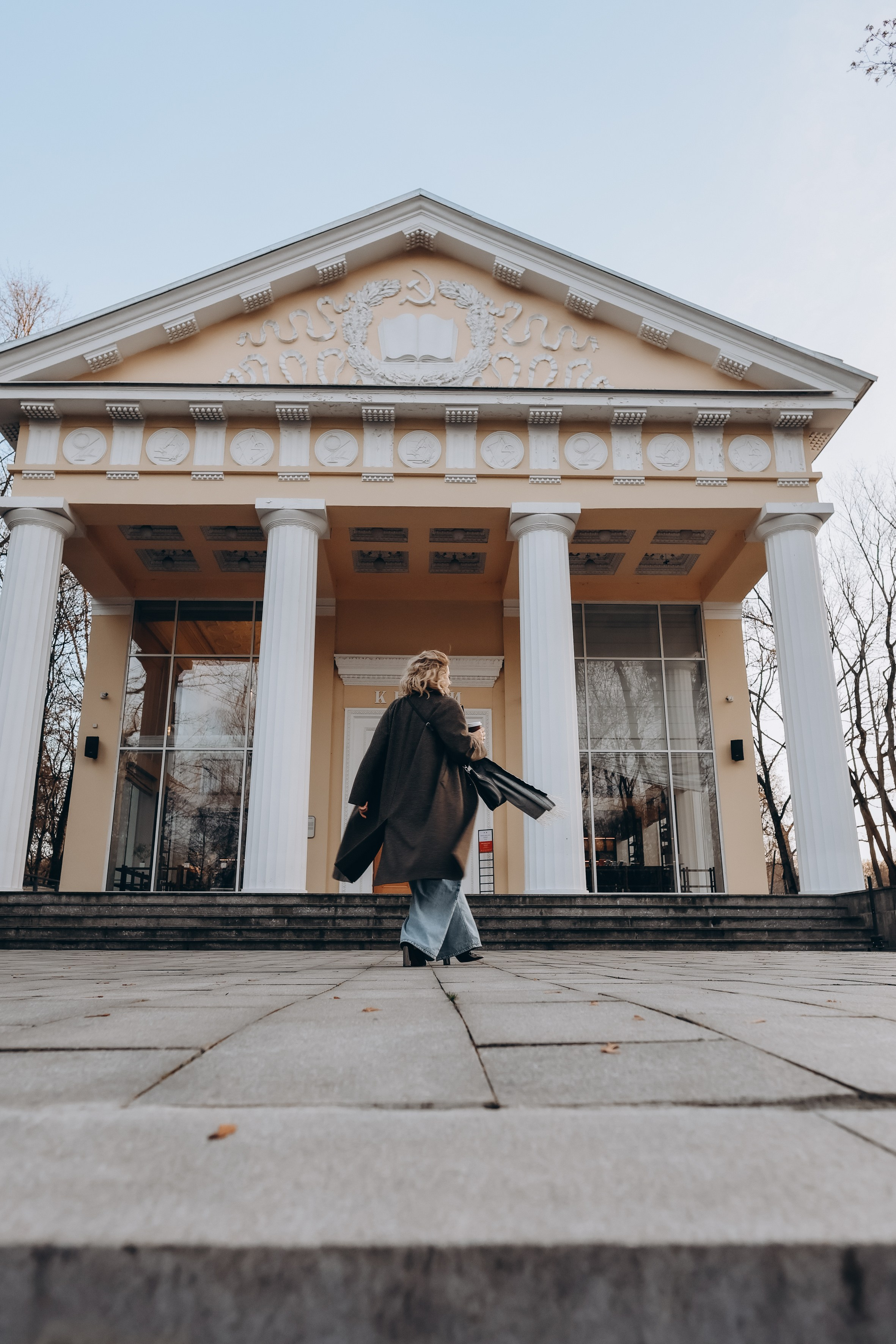 Яна и библиотека (репортажный портрет). Портретный и репортажный фотограф в Москве, Ольга Ларема