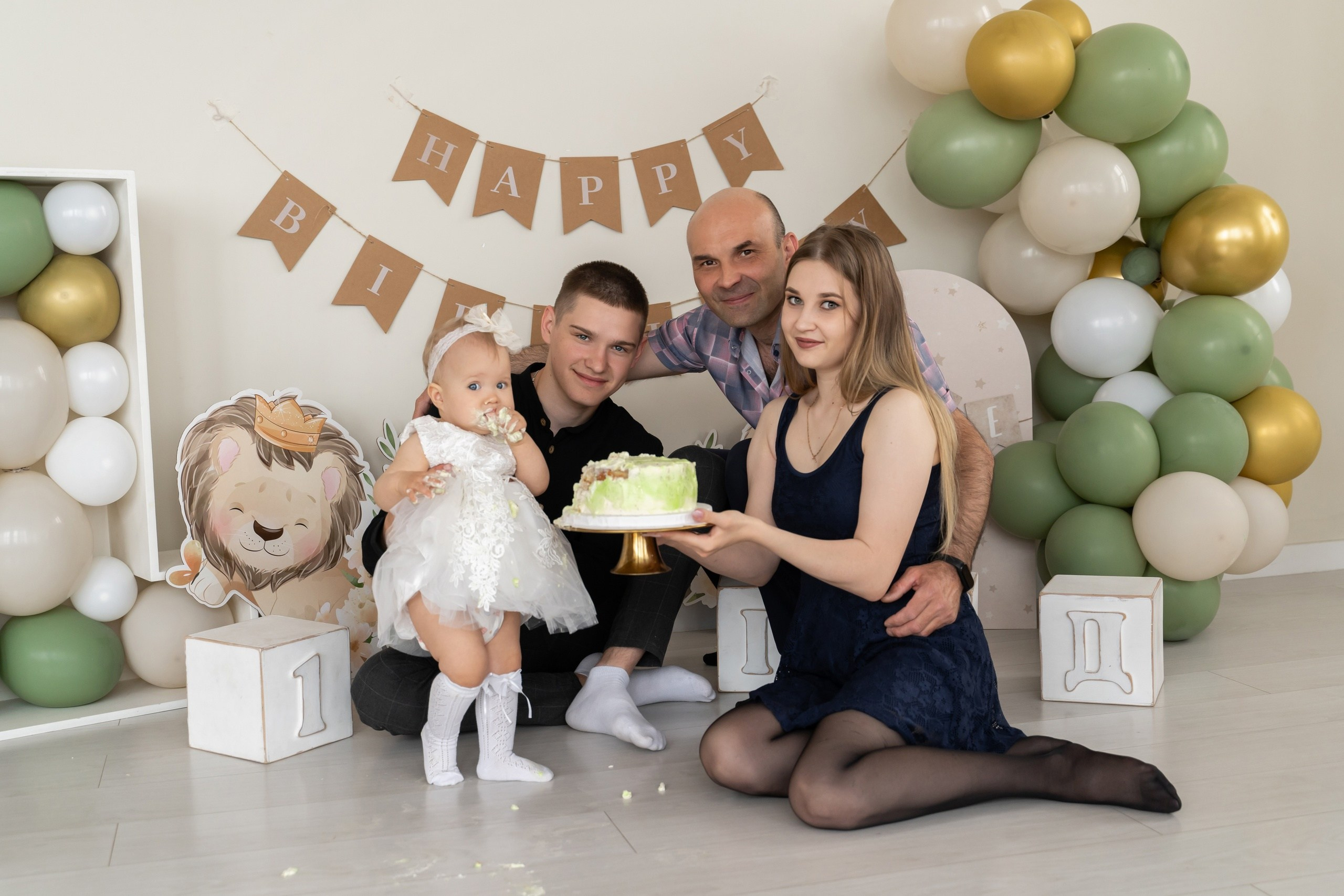 Cake smash. Фотостудия Малина в городе Улан-Удэ. Фотограф Ирина Жарникова