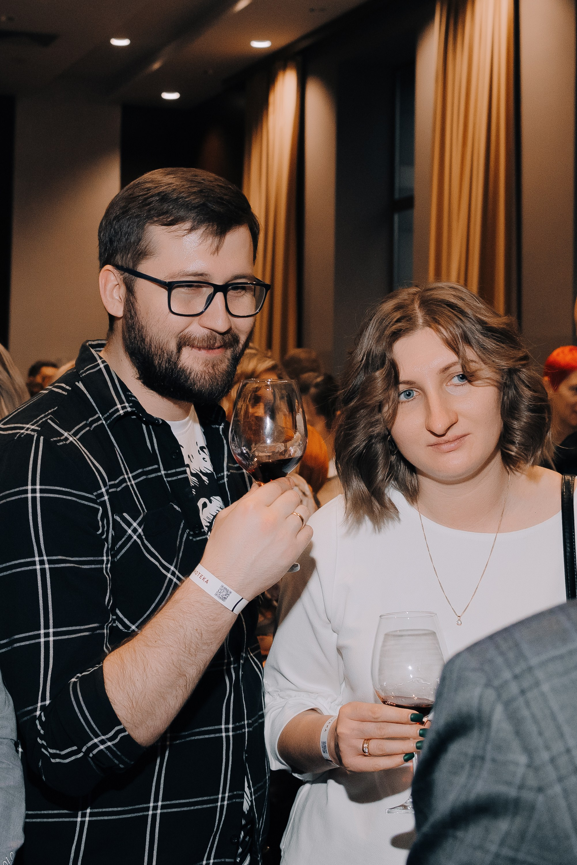 ФЕСТИВАЛЬ ВИНА И КРЕПКИХ НАПИТКОВ МАВТ-ВИНОТЕКА. Репортажный фотограф Зуев Роман г. Челябинск