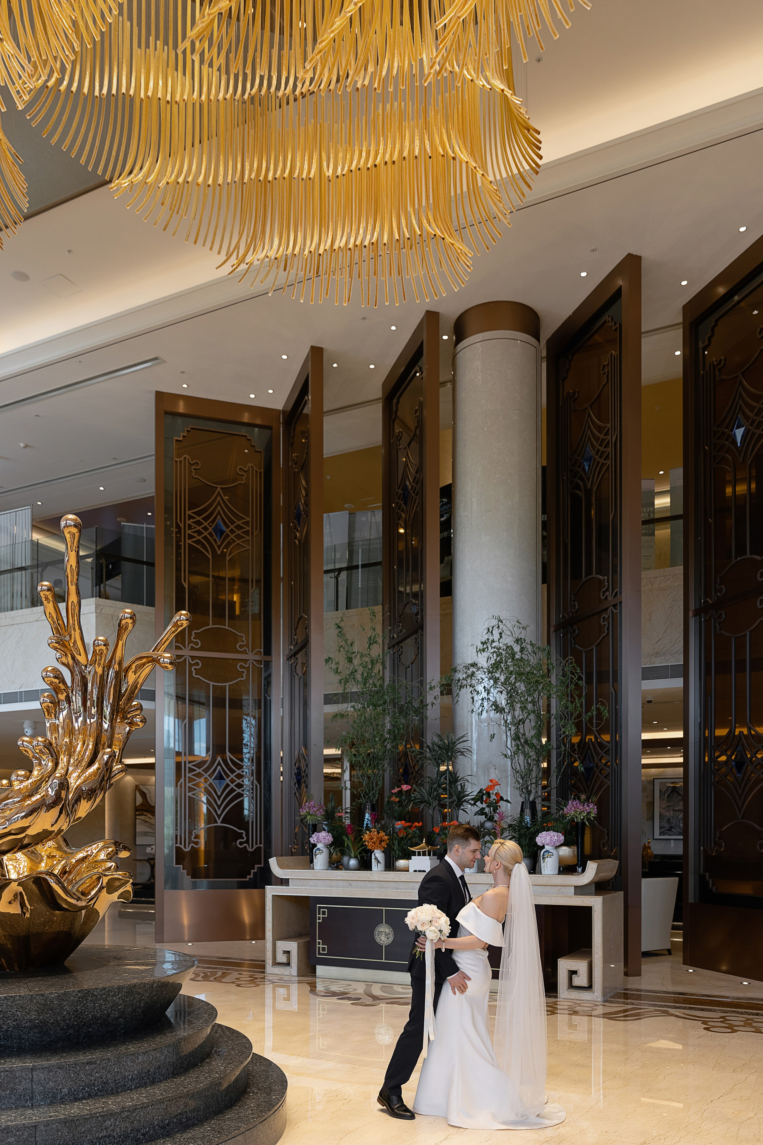 Свадебная фотосессия в Soluxe Hotel и роспись в Савеловском ЗАГСе. Свадебный фотограф в Москве Полина Лелетко