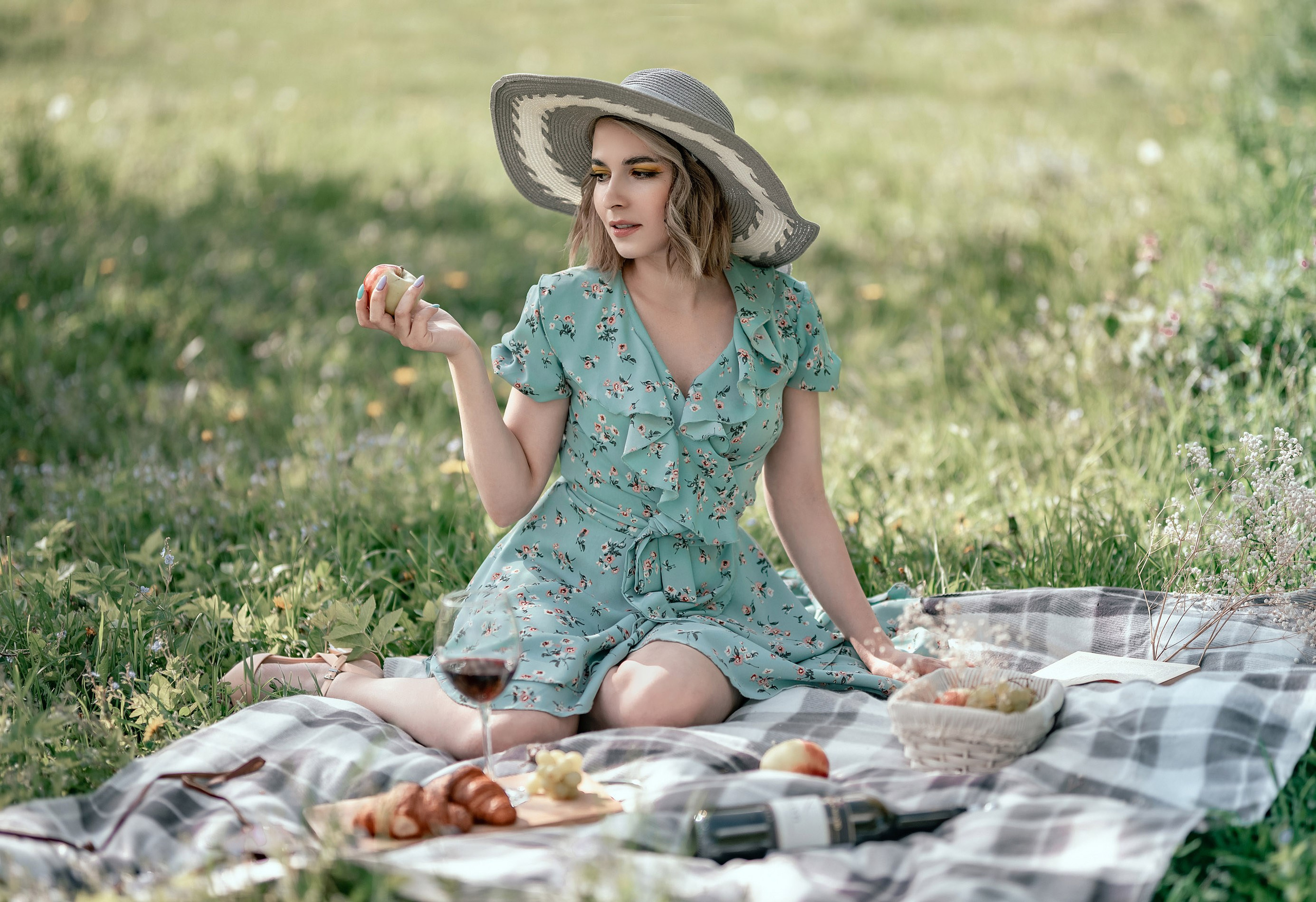 Алёна на пикнике. Свадебный и семейный фотограф в Туле Ксения Сильвер