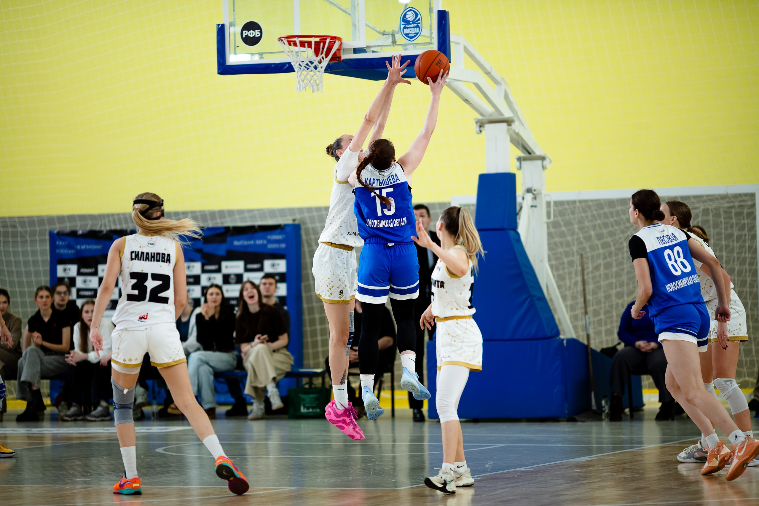 ЧГУ-Атланта — Динамо / 1 игра. Фотография