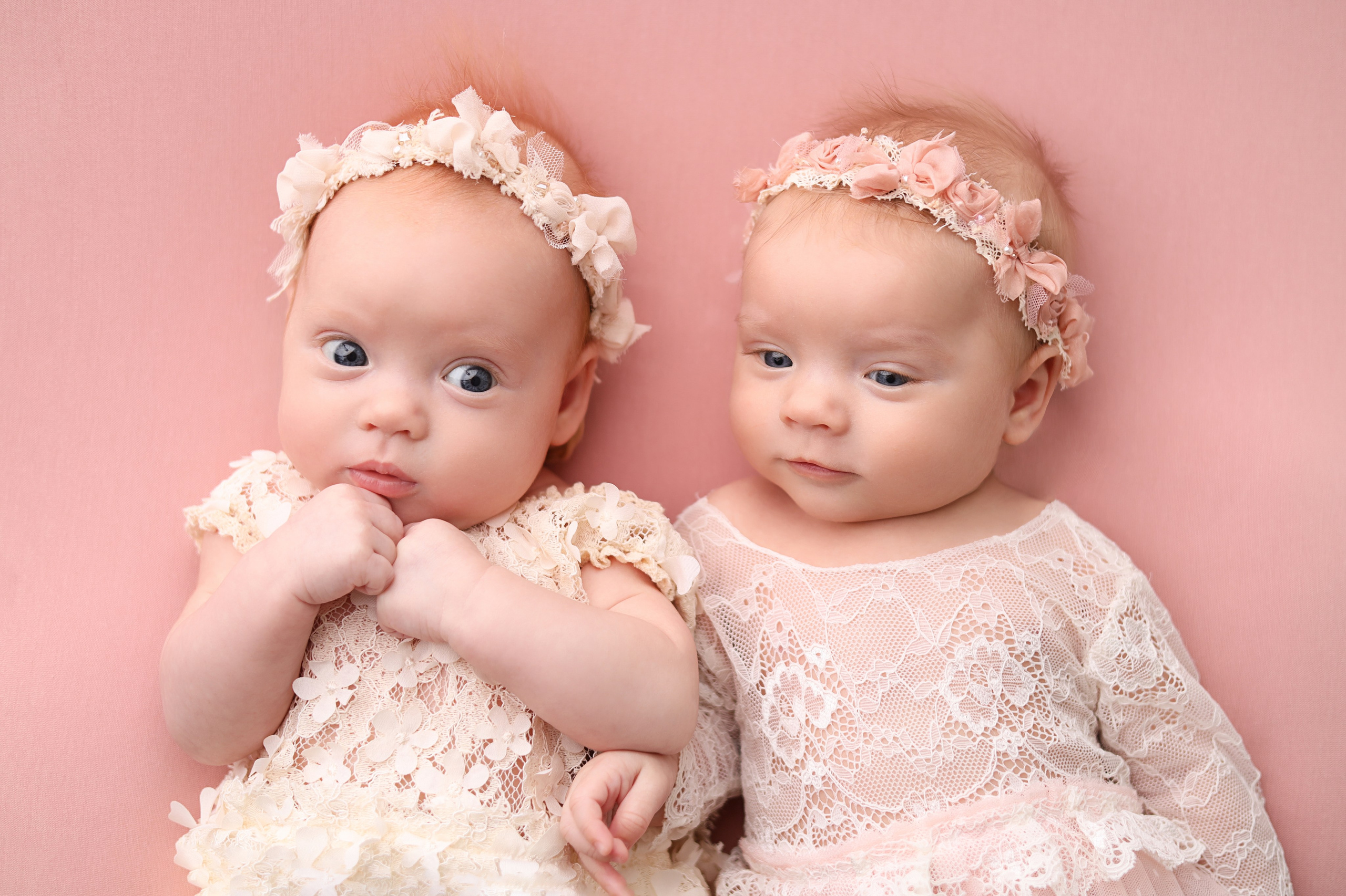 Катюше и Ксении 2 месяца. Фотограф новорожденных Москва. Ньюборн фотограф Москва