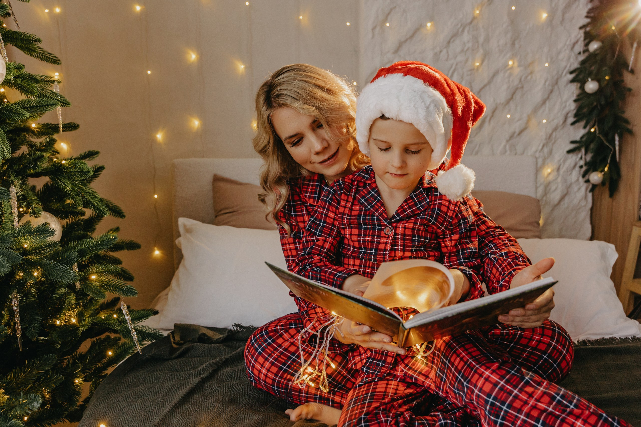 Портрет мамы с сыном на светлом фоне студии Фокус, Рыбинск