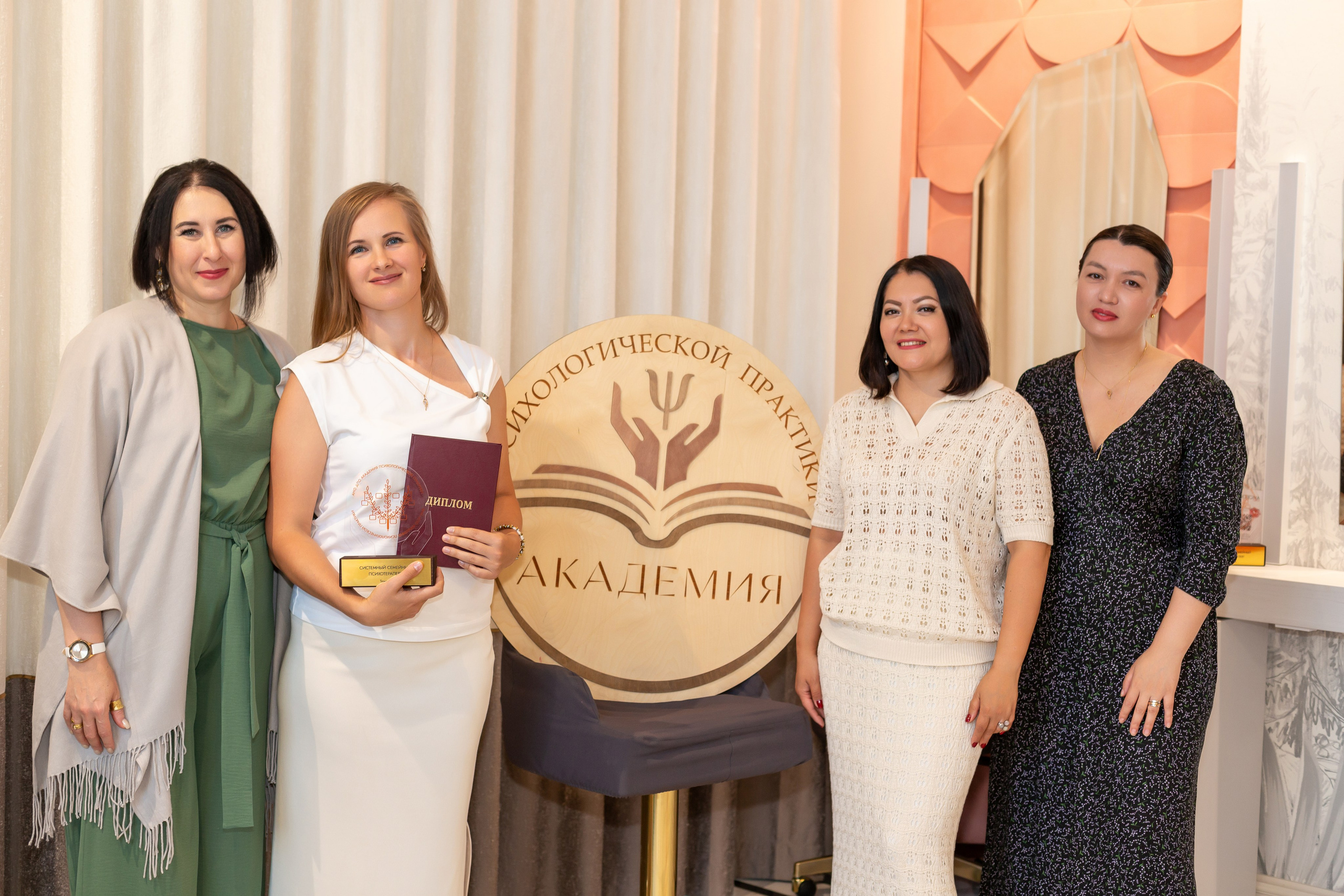 Выпускной курса психологов. Ирина Квасова | Фотограф в стиле VOGUE | Тюмень