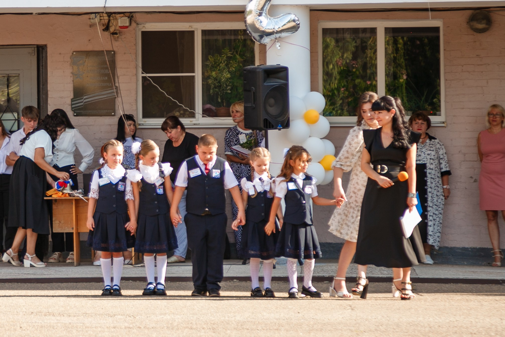 1 сентября линейка. Свадебный и семейный фотограф в Армавире