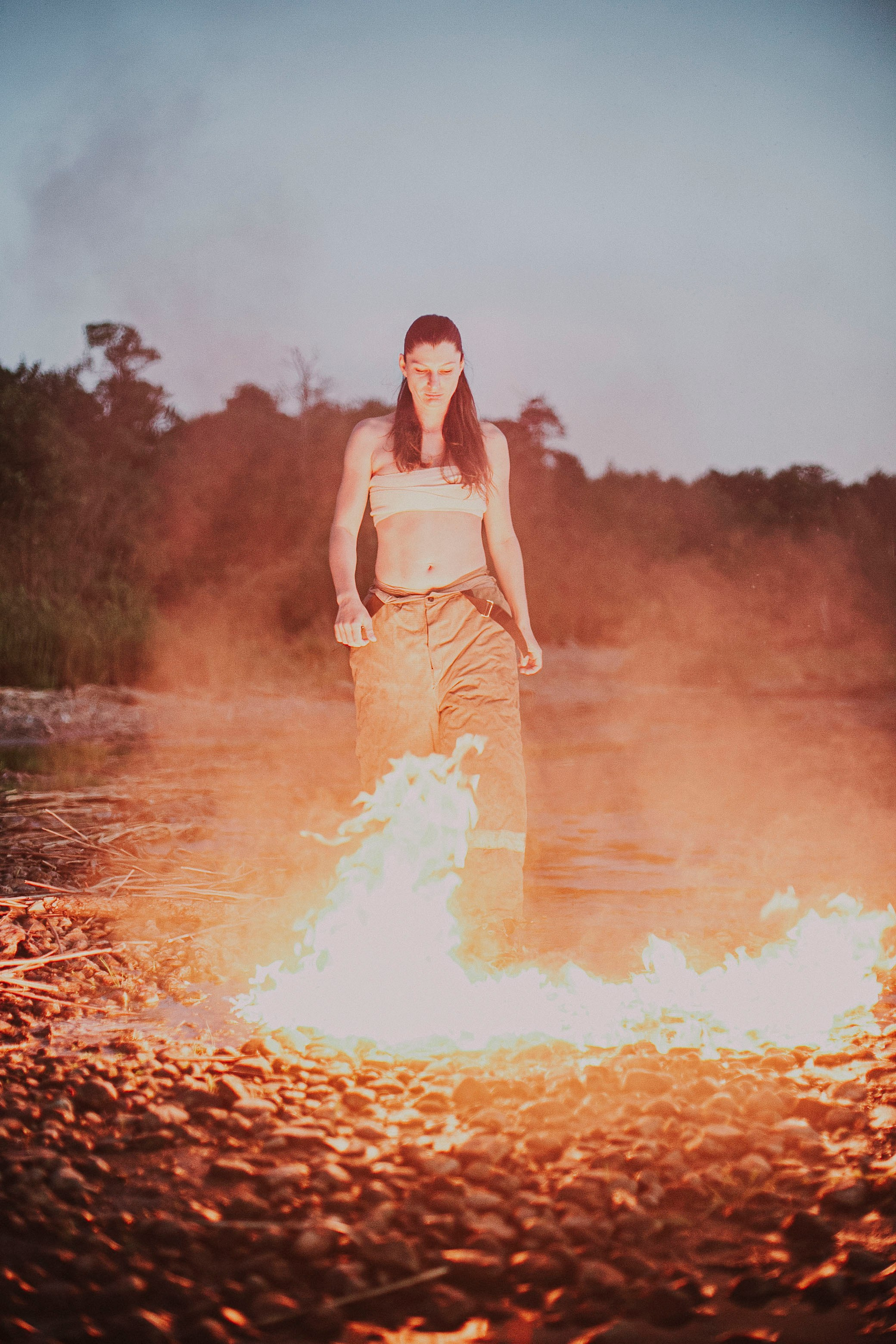 Художественная фотосессия с открытым огнем на пляже, портретный фотограф Ирина Подборская, Санкт-Петербург