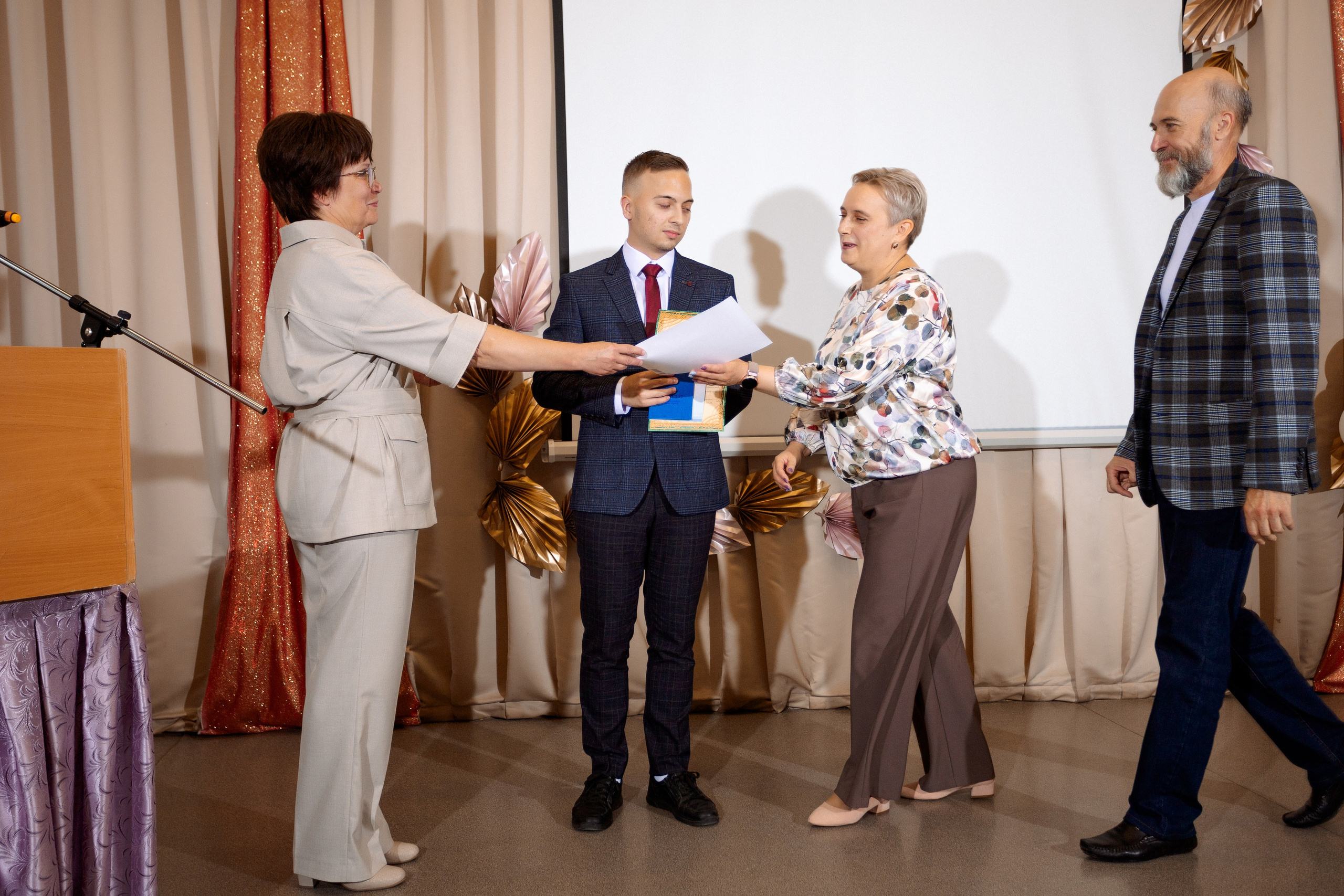 ВРУЧЕНИЕ АТТЕСТАТОВ: Пример. Все фото. Профессиональный фотограф в Ижевске Леша Петров