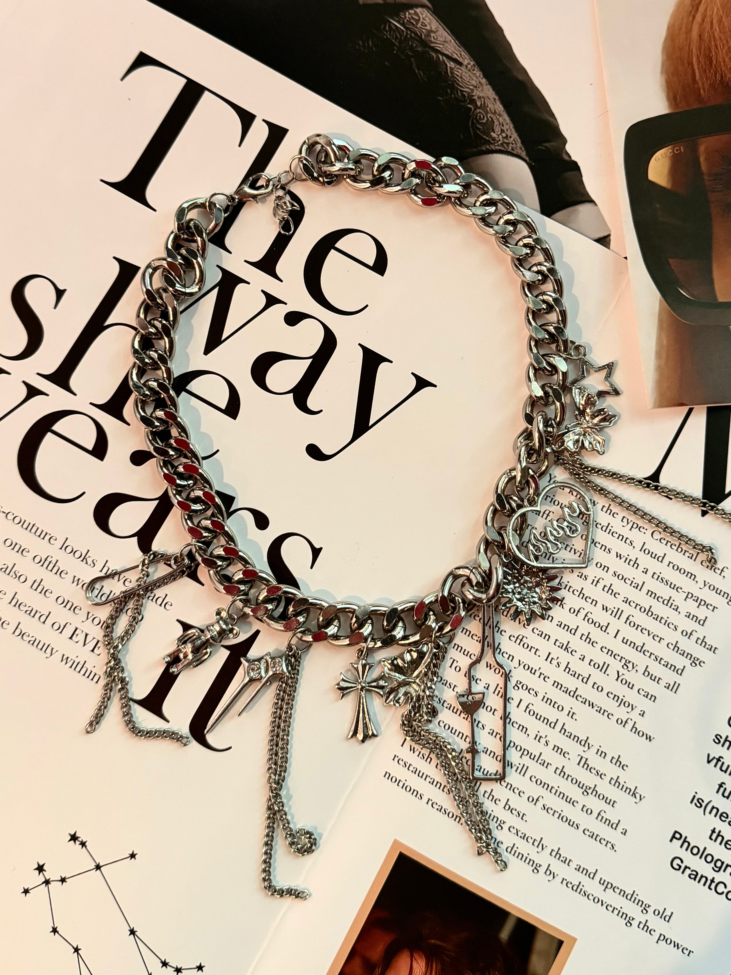 Украшения. Первая студия автопортрета в Донецке КЬЮ